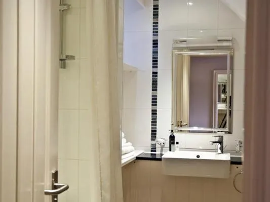 Bedroom in The Norway Inn