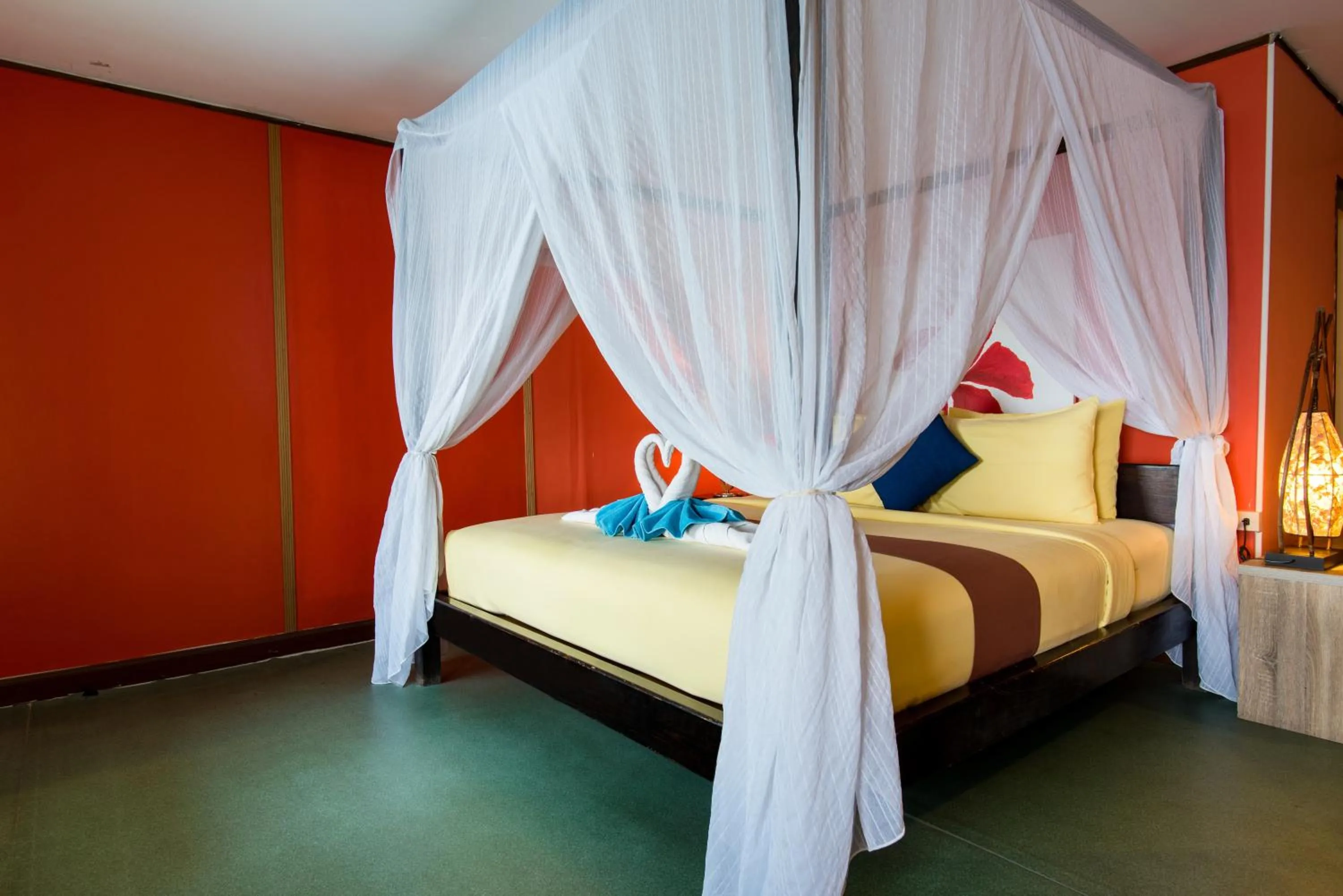 Bed in Lareena Resort Koh Larn Pattaya