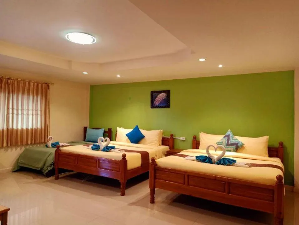 Bed in Lareena Resort Koh Larn Pattaya