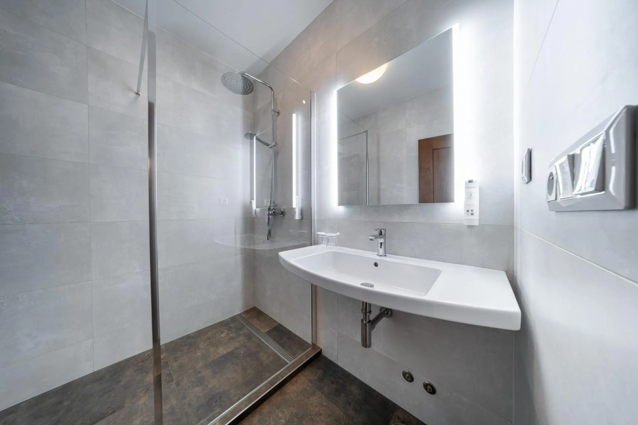 April hotel Panorama