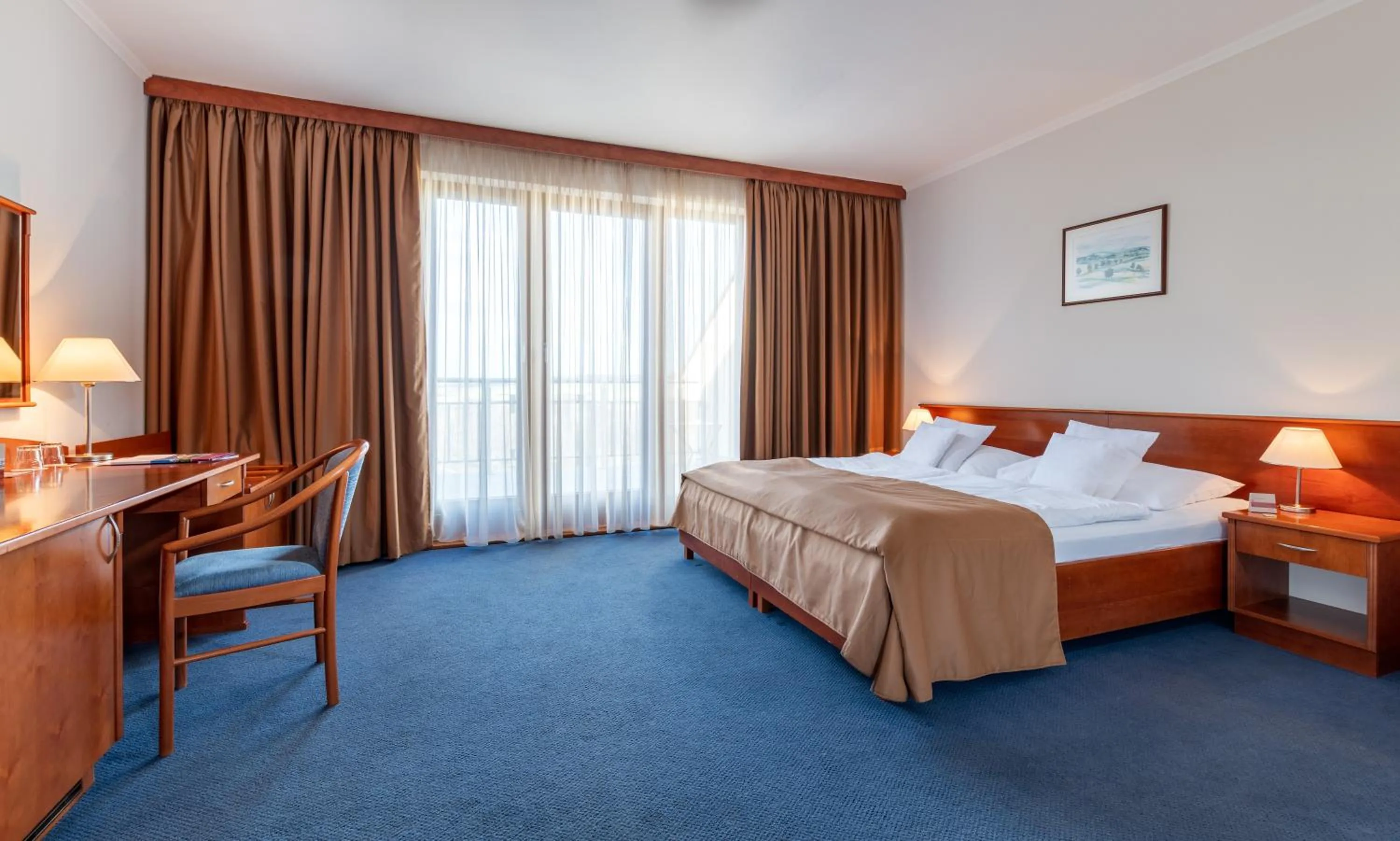 Photo of the whole room, Bed in April hotel Panorama