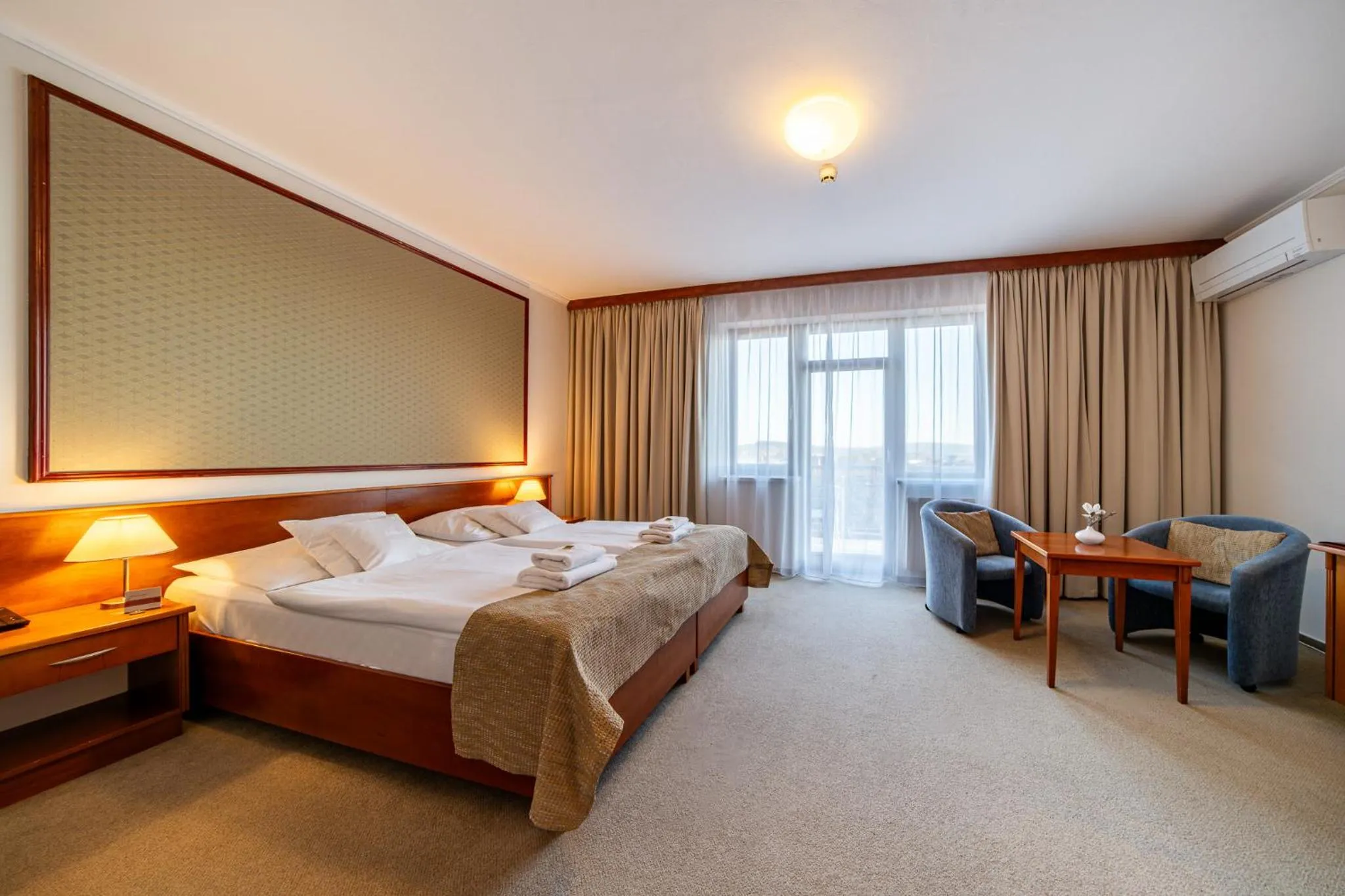 Bedroom, Bed in April hotel Panorama