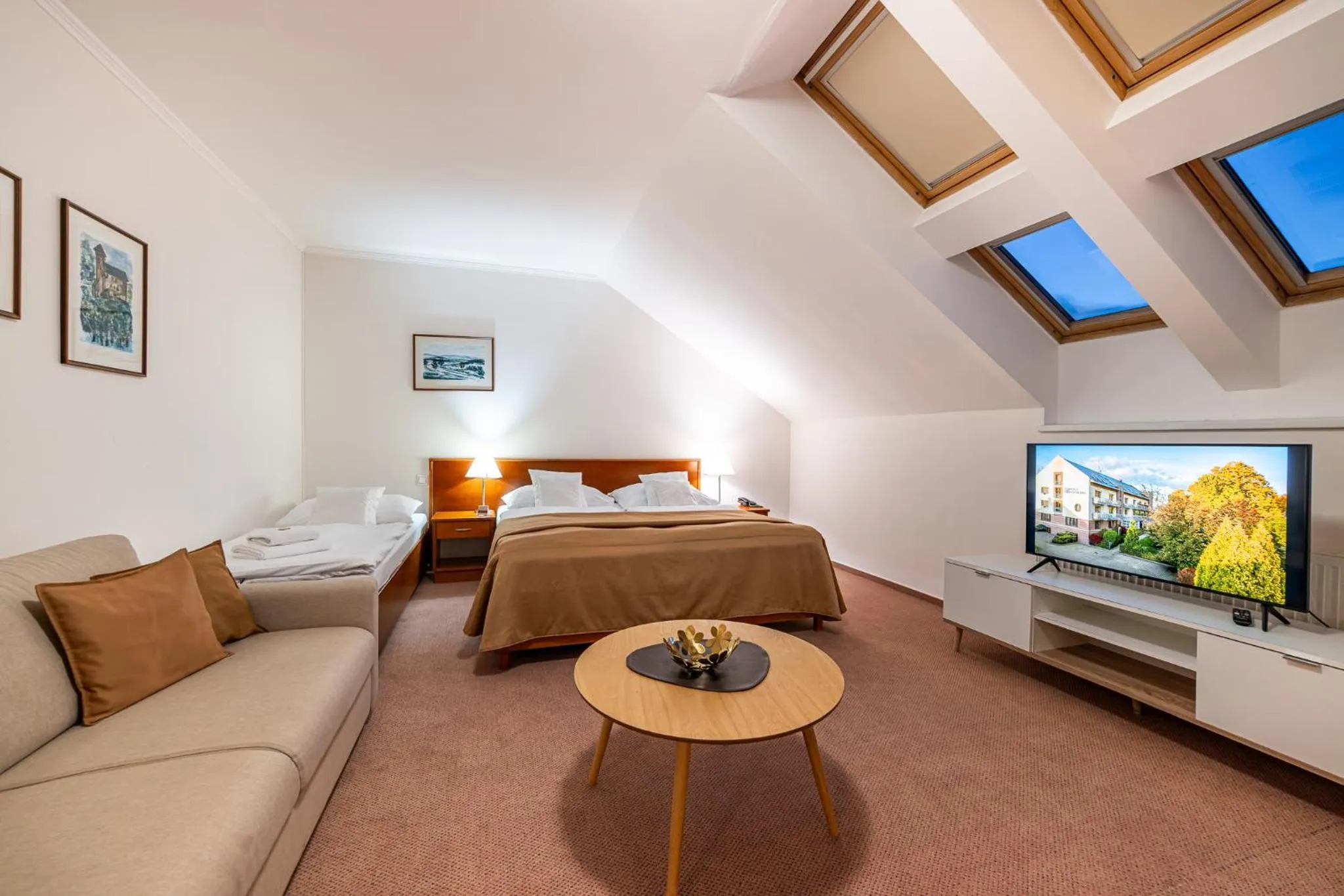 Bed in April hotel Panorama