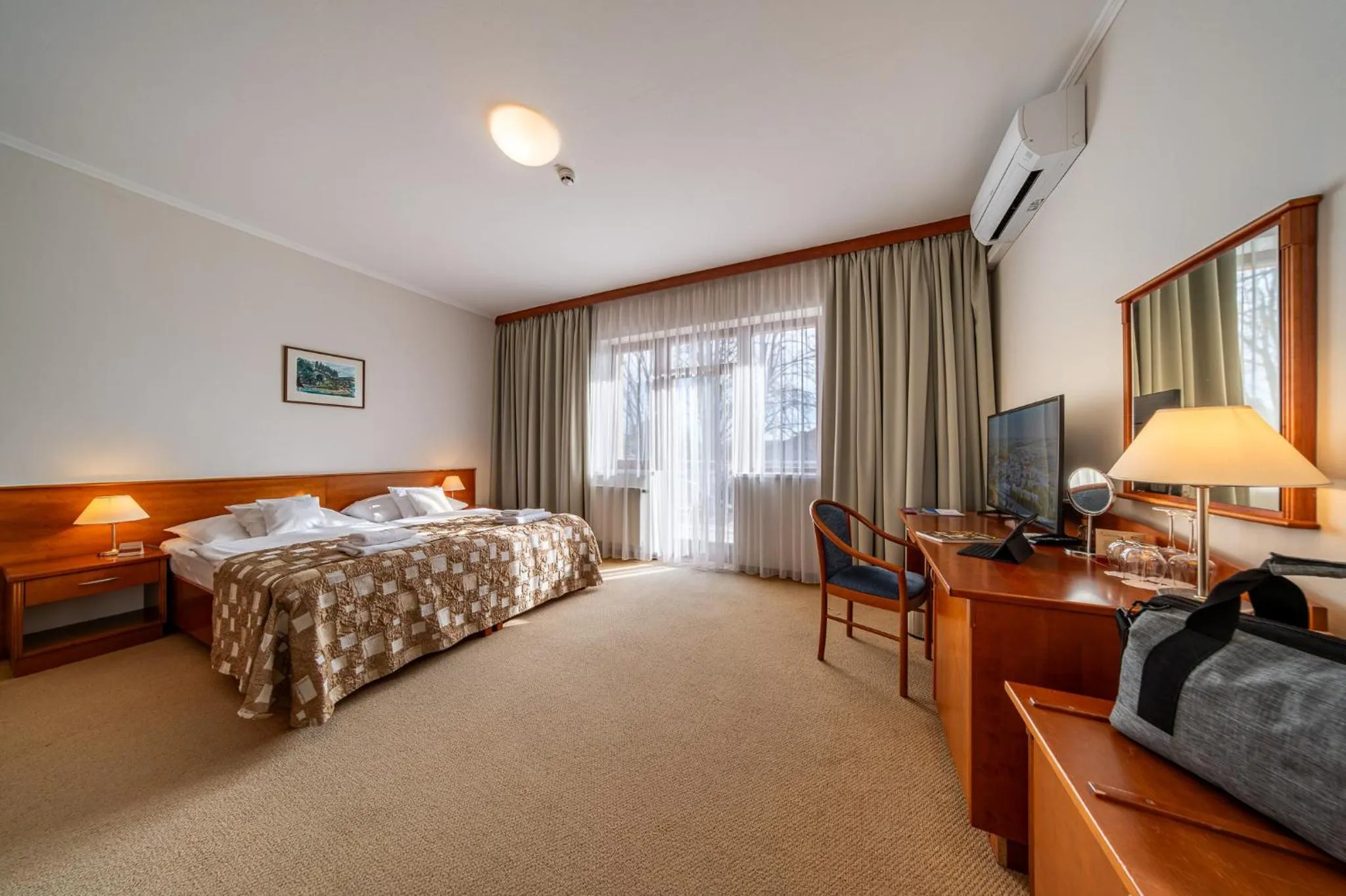 Photo of the whole room, Bed in April hotel Panorama