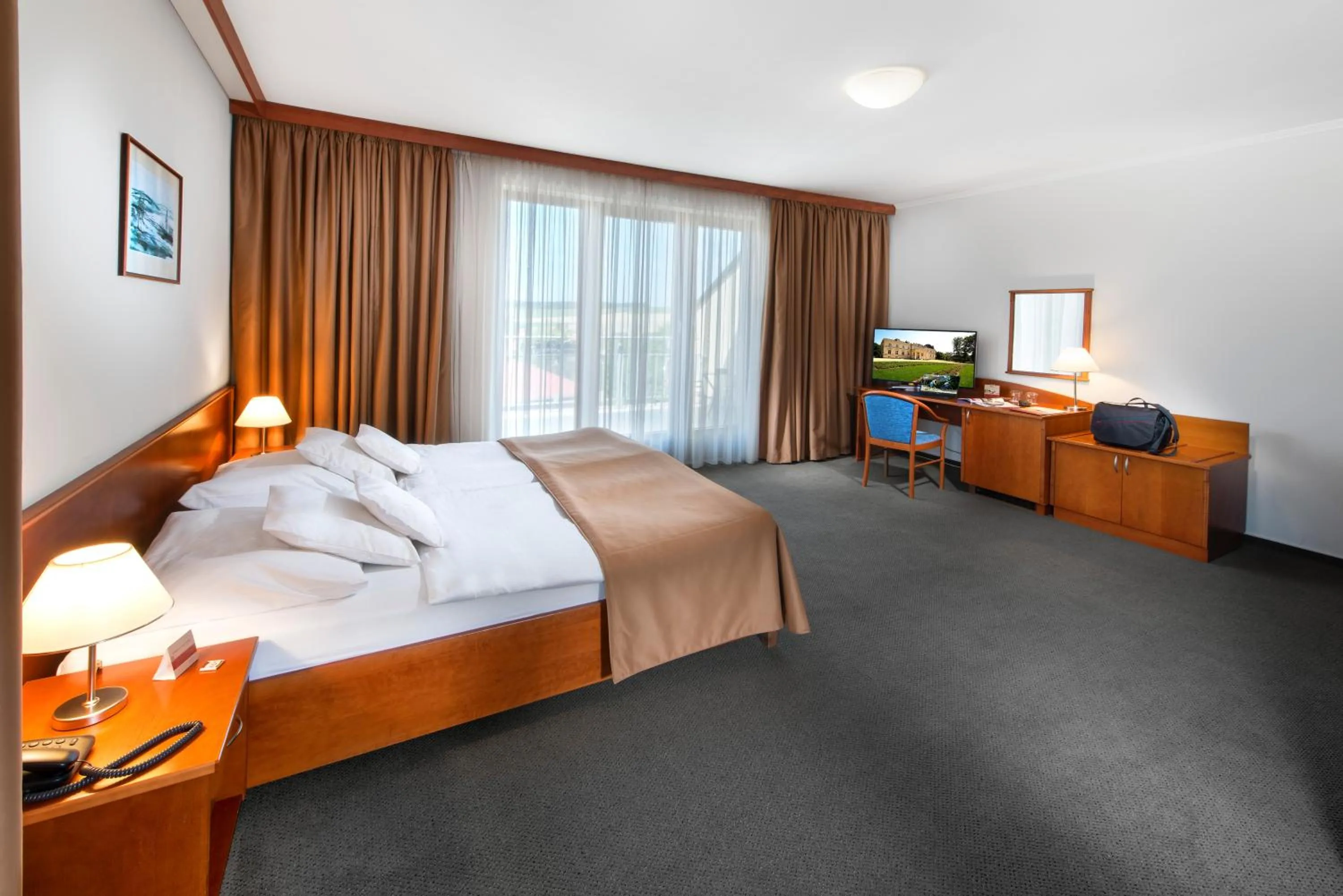 Photo of the whole room, Bed in April hotel Panorama