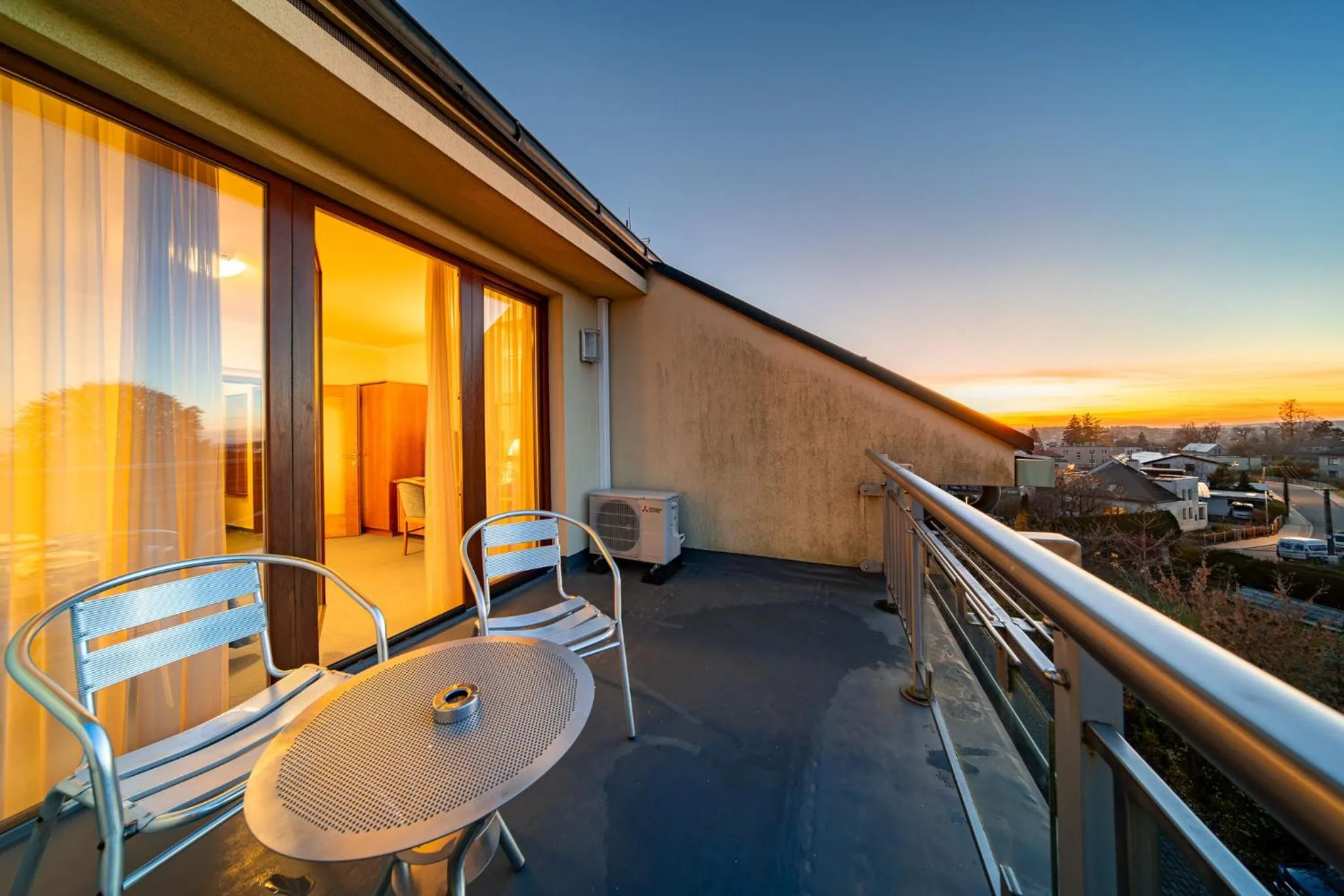 April hotel Panorama