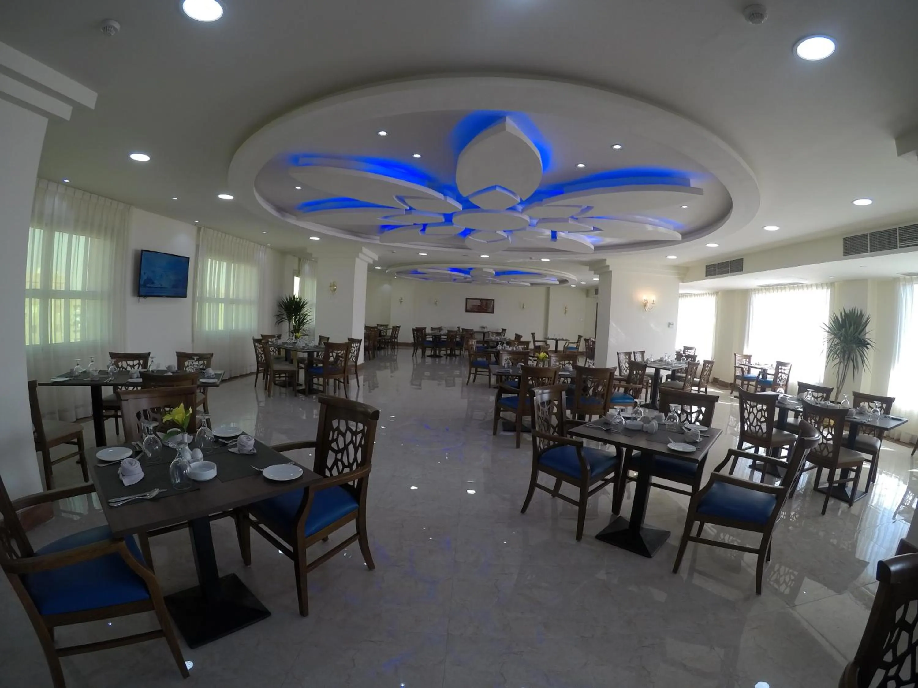 Restaurant/places to eat in Rehana Plaza Hotel
