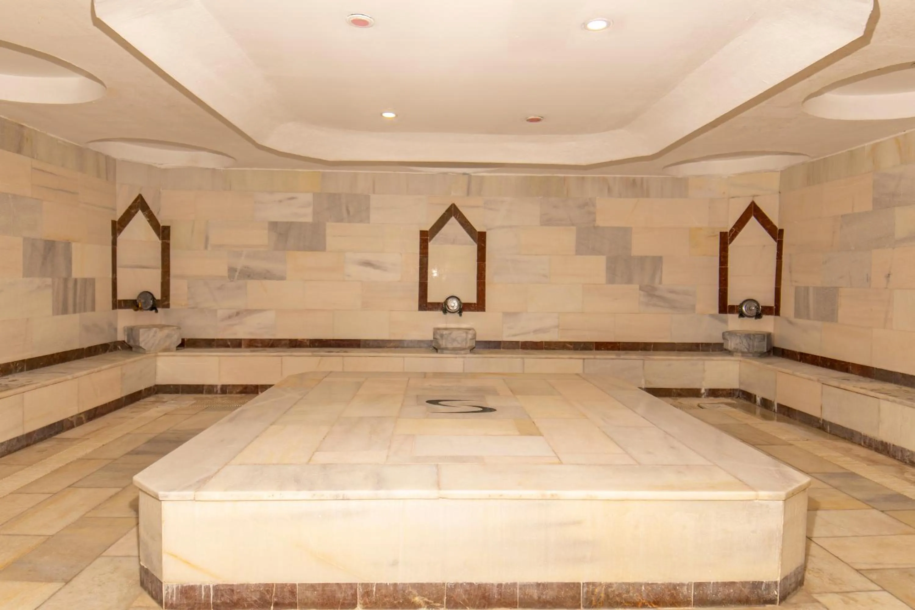 Steam room in Selenium Hotel