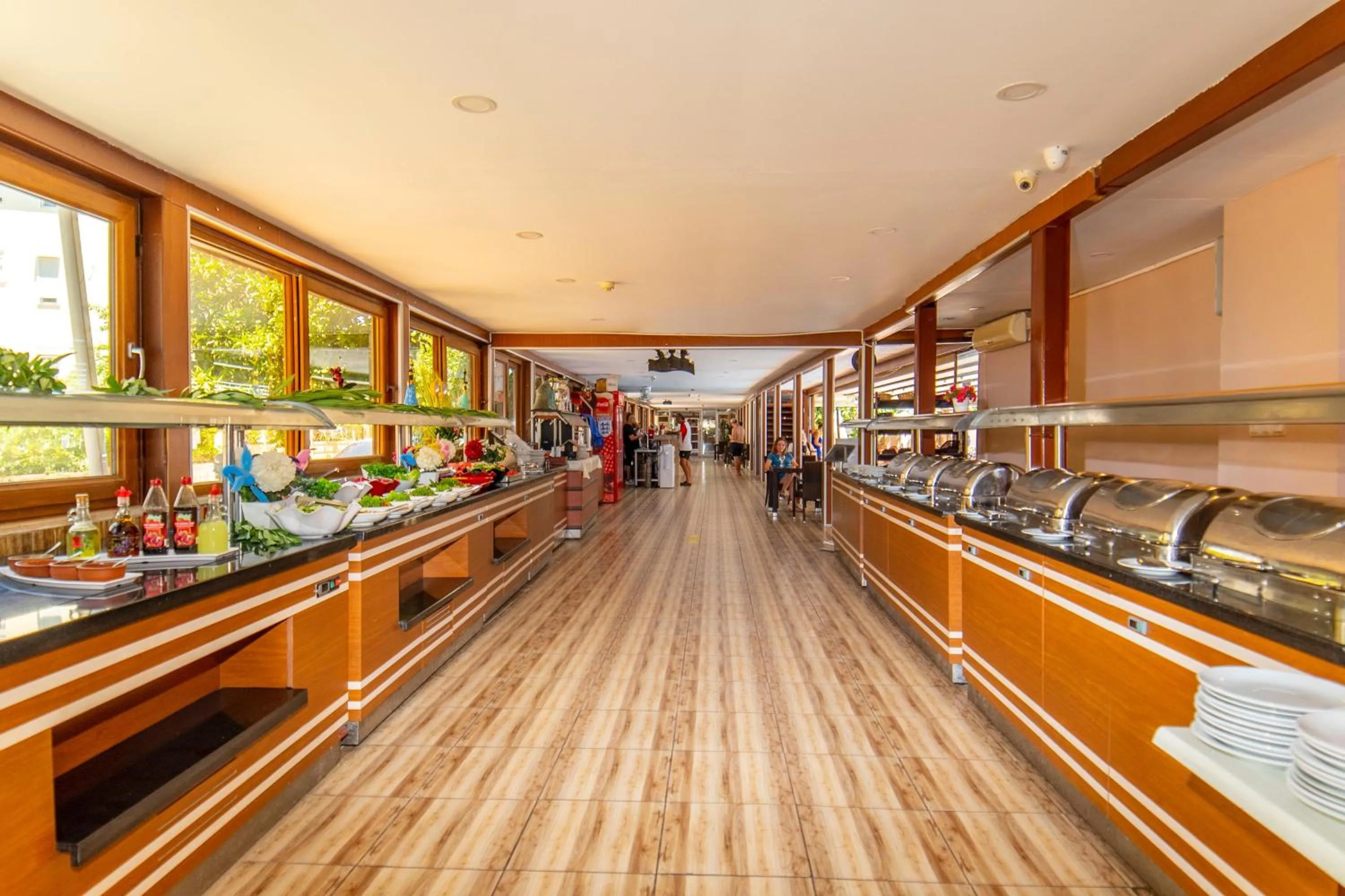 Restaurant/places to eat in Selenium Hotel