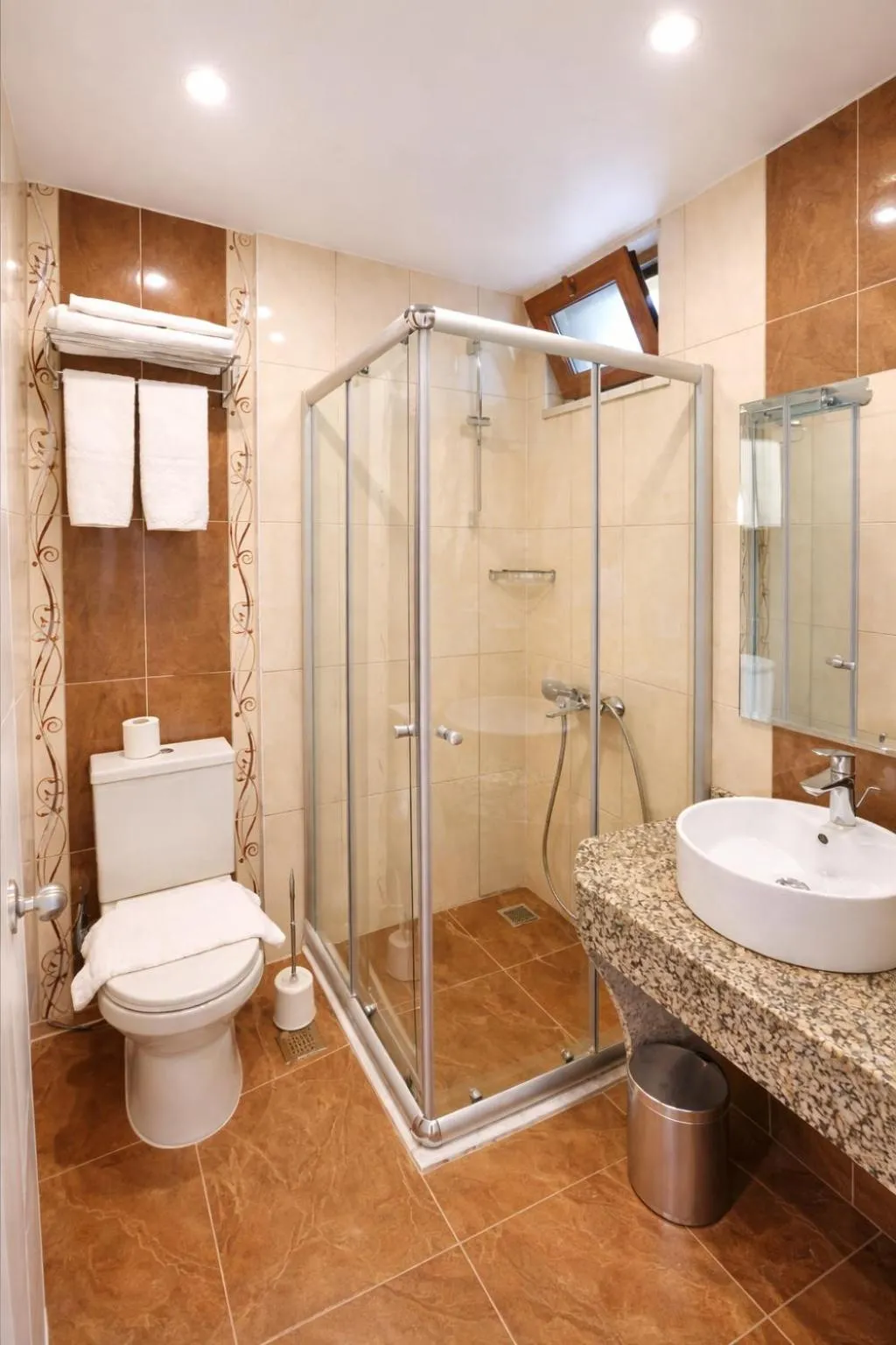 Shower in Selenium Hotel