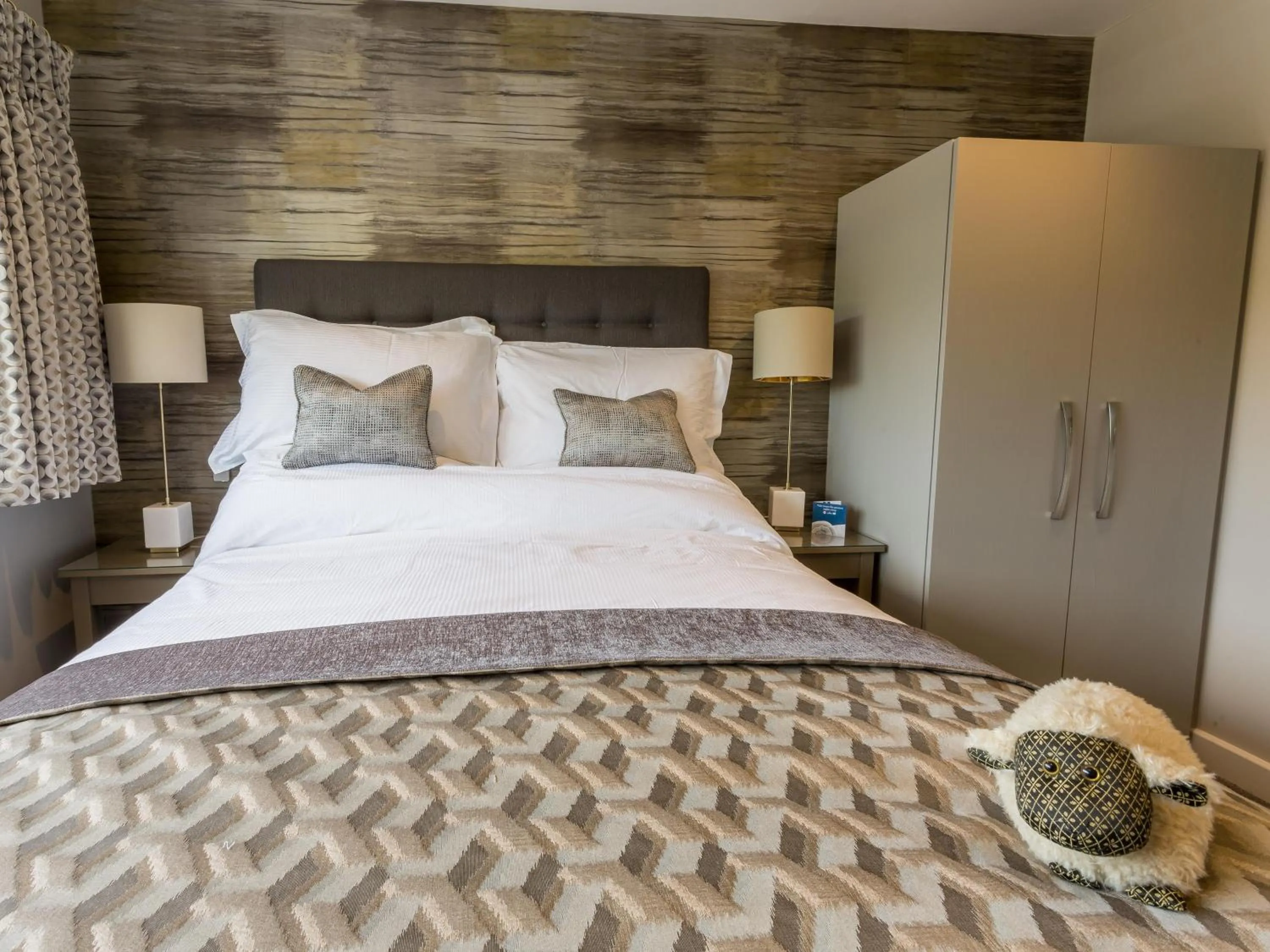 Bedroom, Bed in The Sally