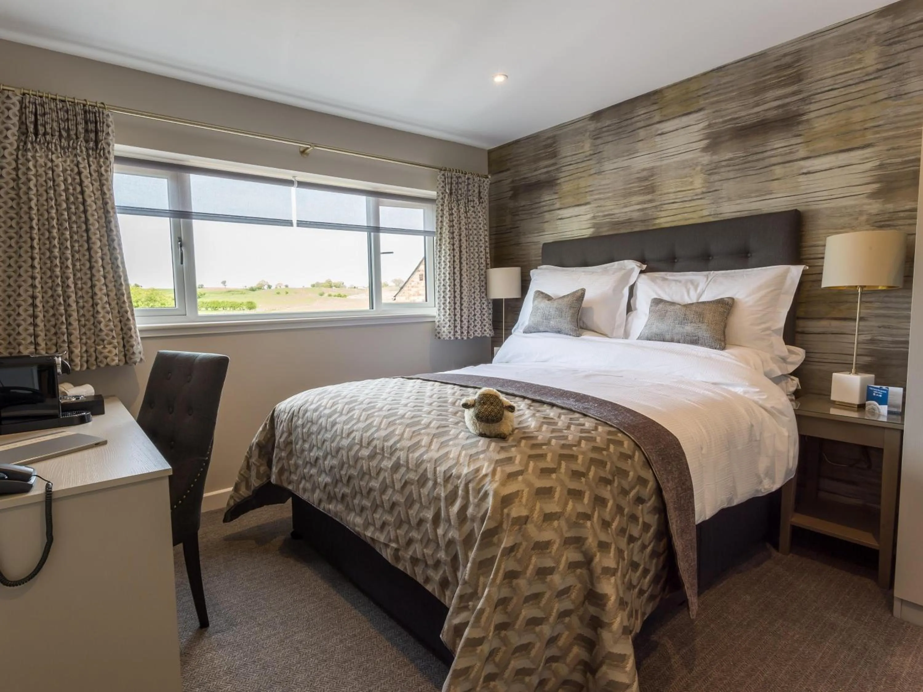 Bedroom, Bed in The Sally