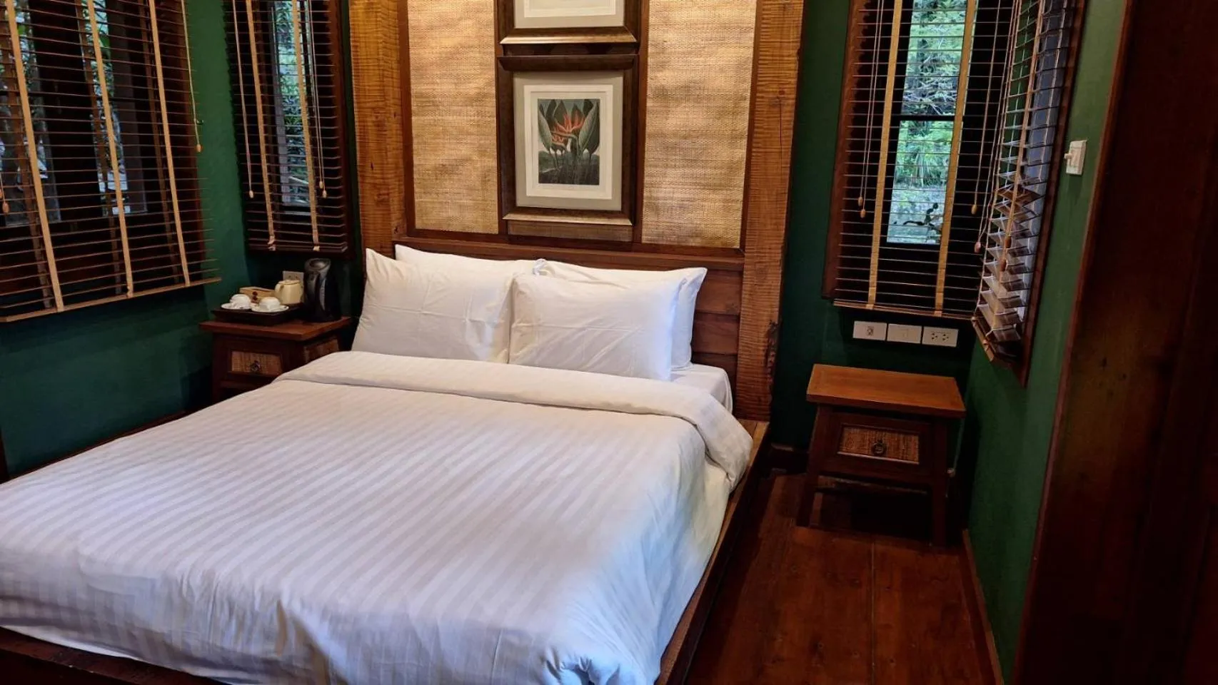 Bed in Vanilla hill (hill lodge)