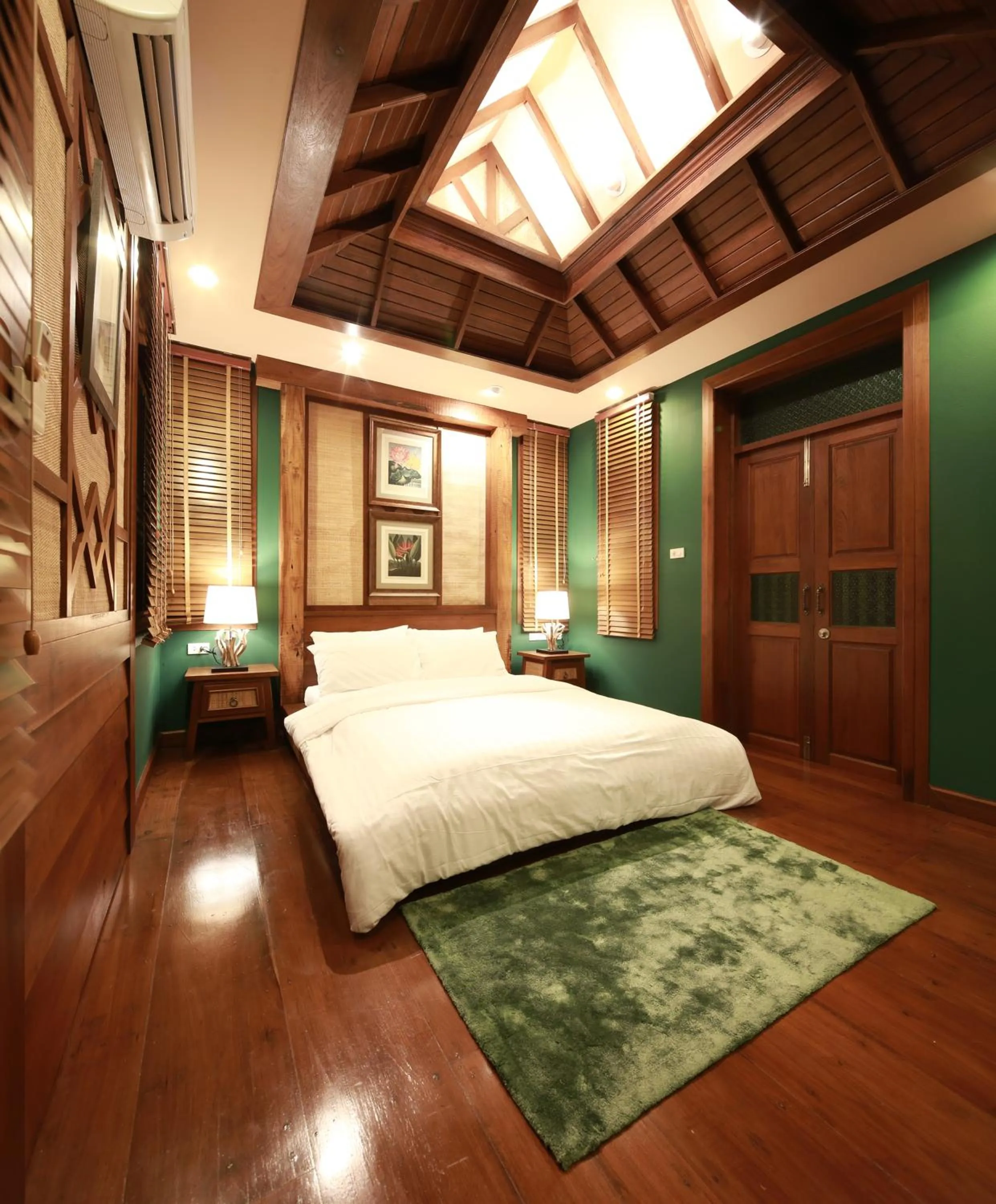 Bedroom, Bed in Vanilla hill (hill lodge)