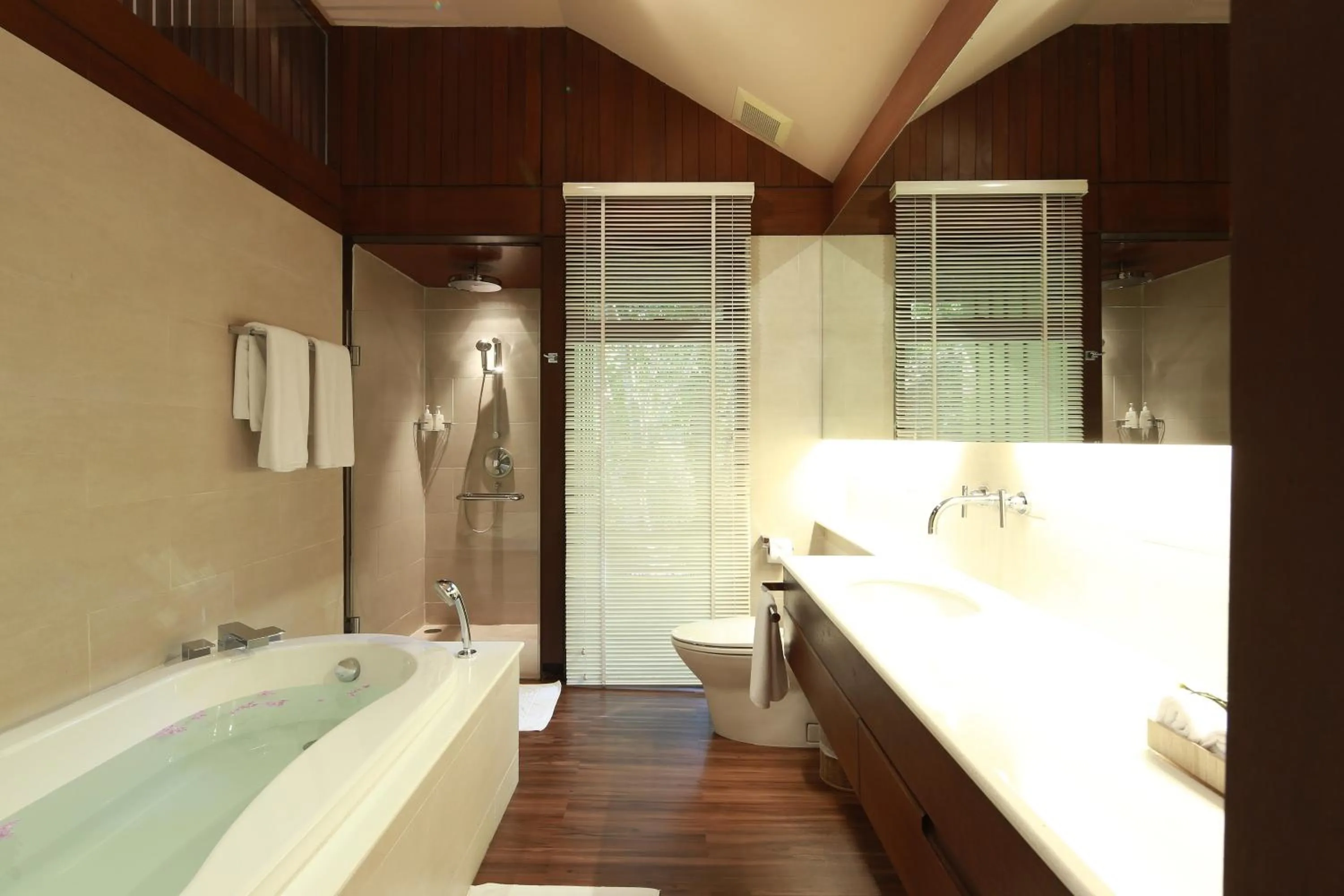 Bathroom in Vanilla hill (hill lodge)