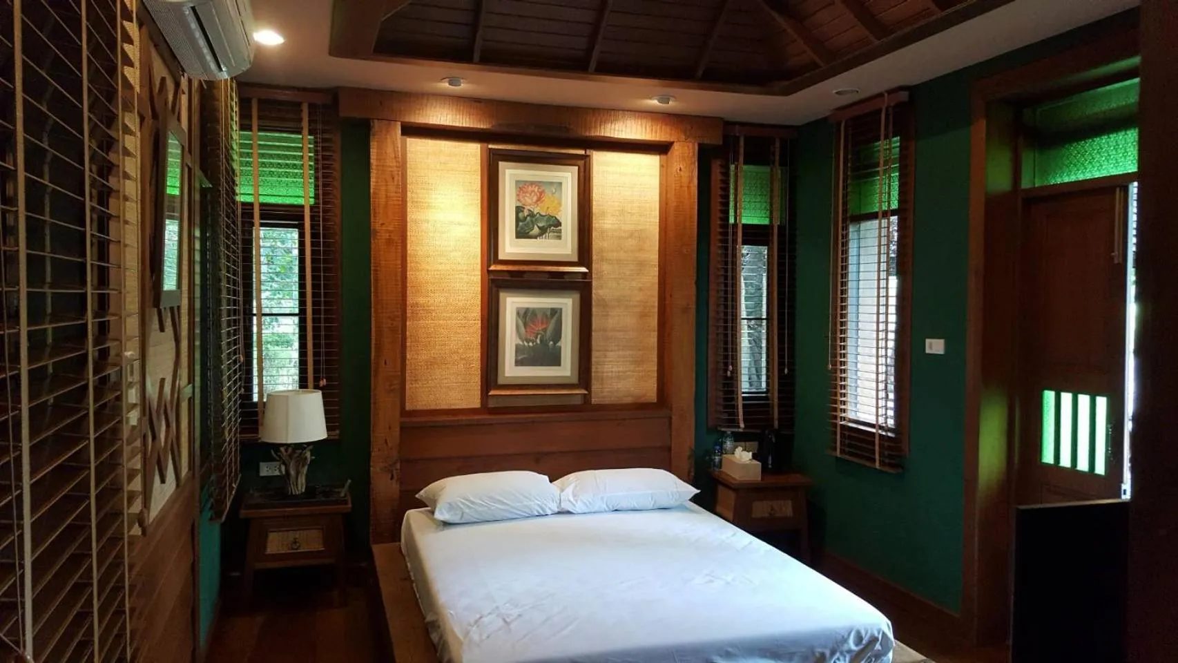Bed in Vanilla hill (hill lodge)