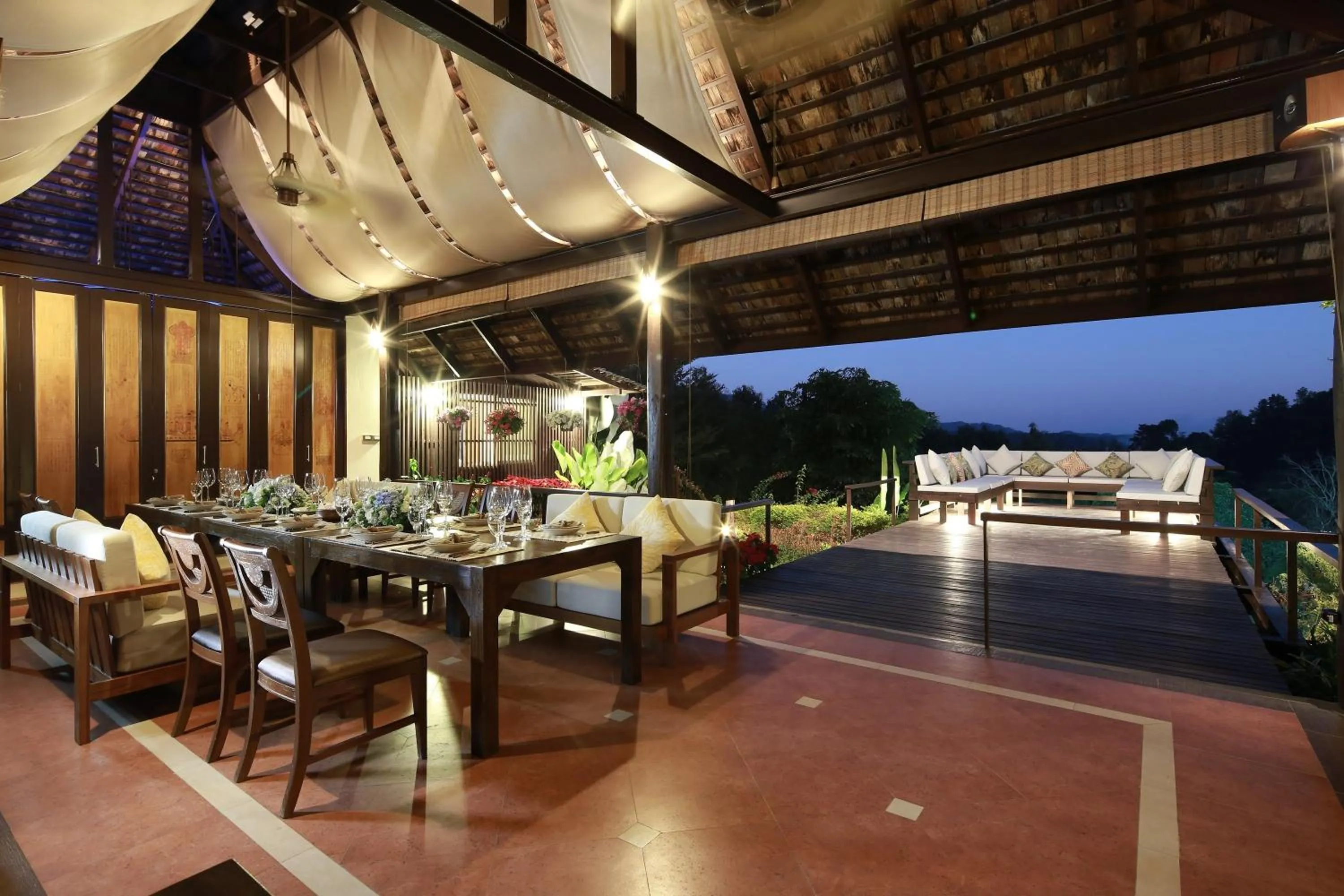 Restaurant/places to eat in Vanilla hill (hill lodge)