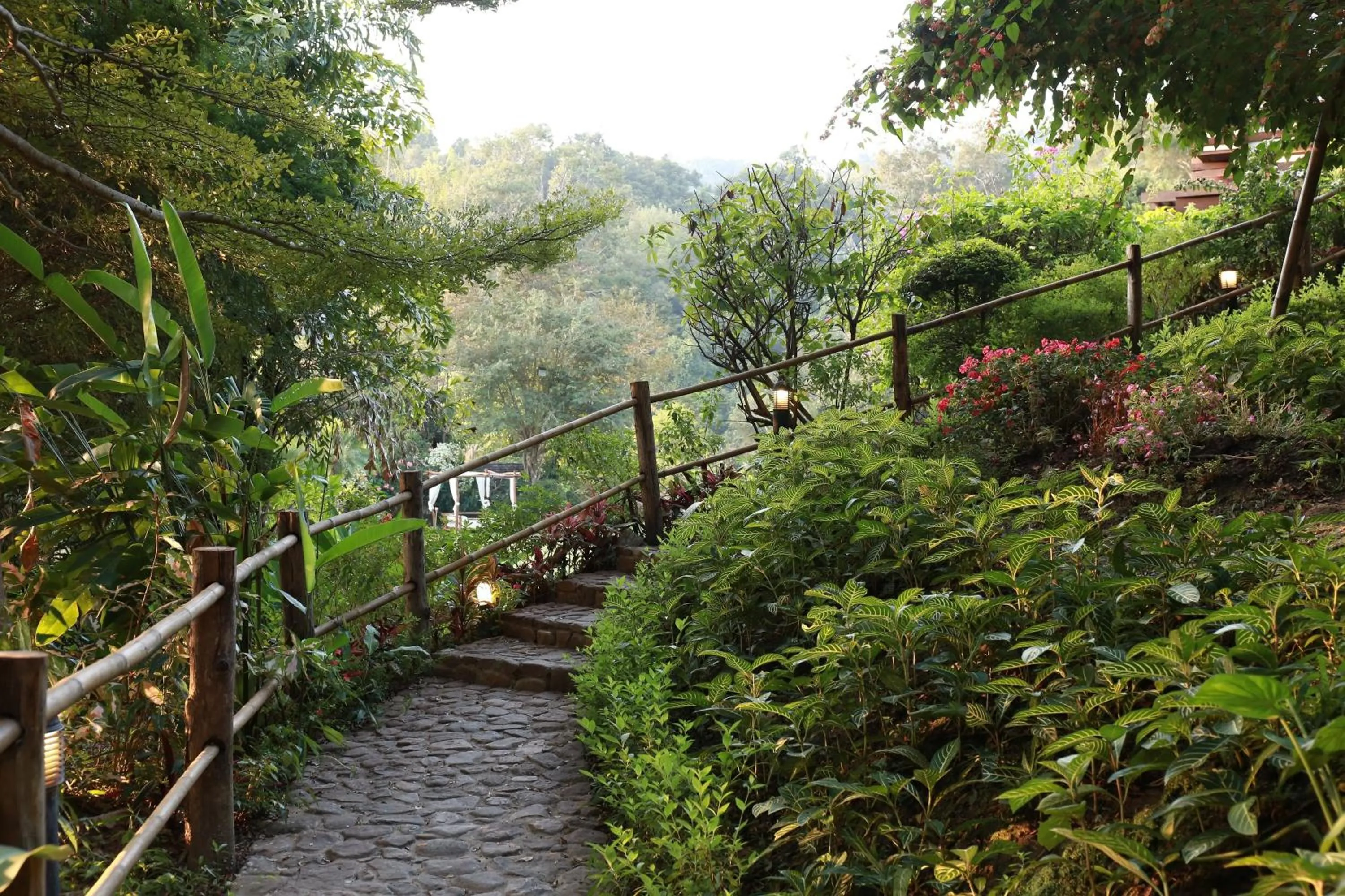 Facade/entrance in Vanilla hill (hill lodge)