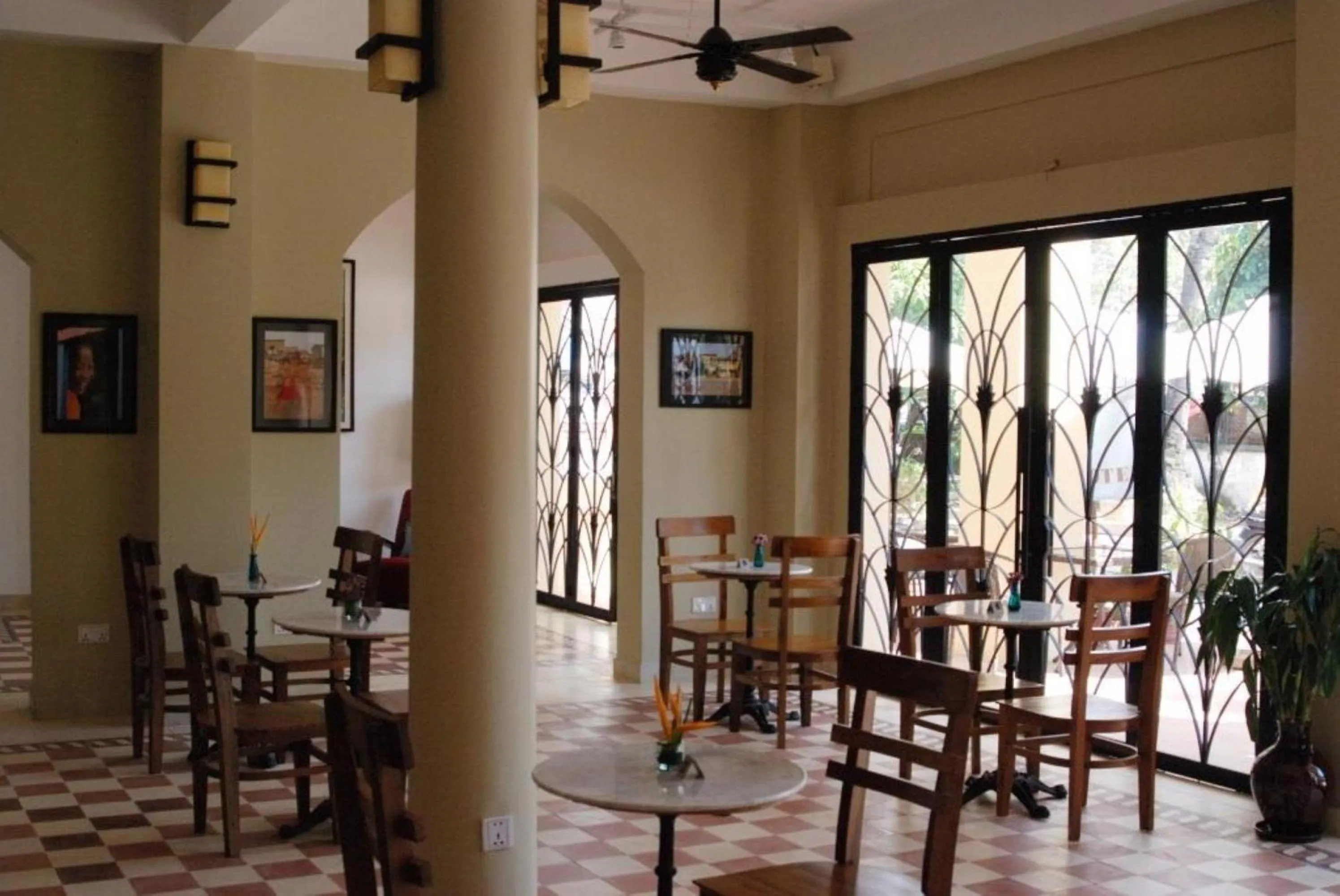 Restaurant/places to eat in The Columns