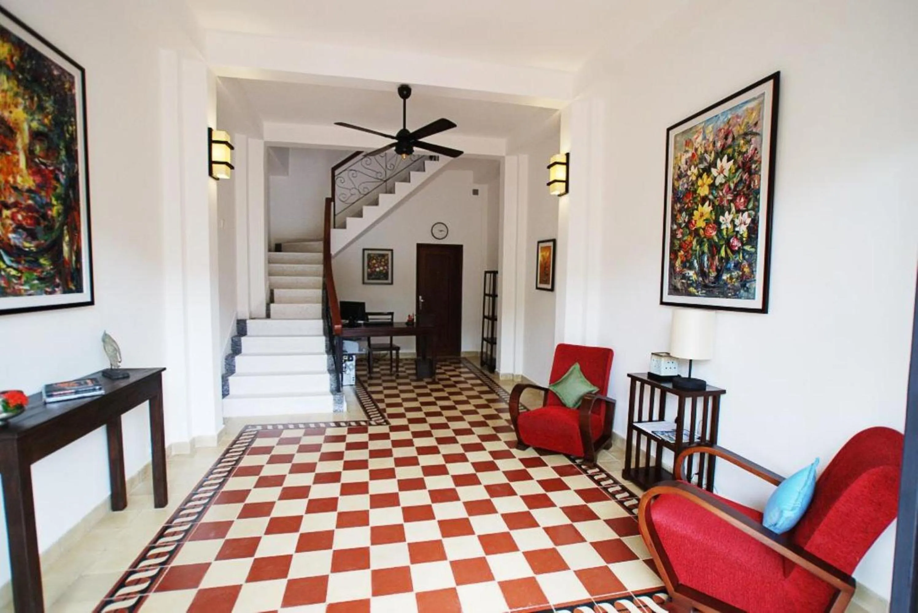 Decorative detail in The Columns