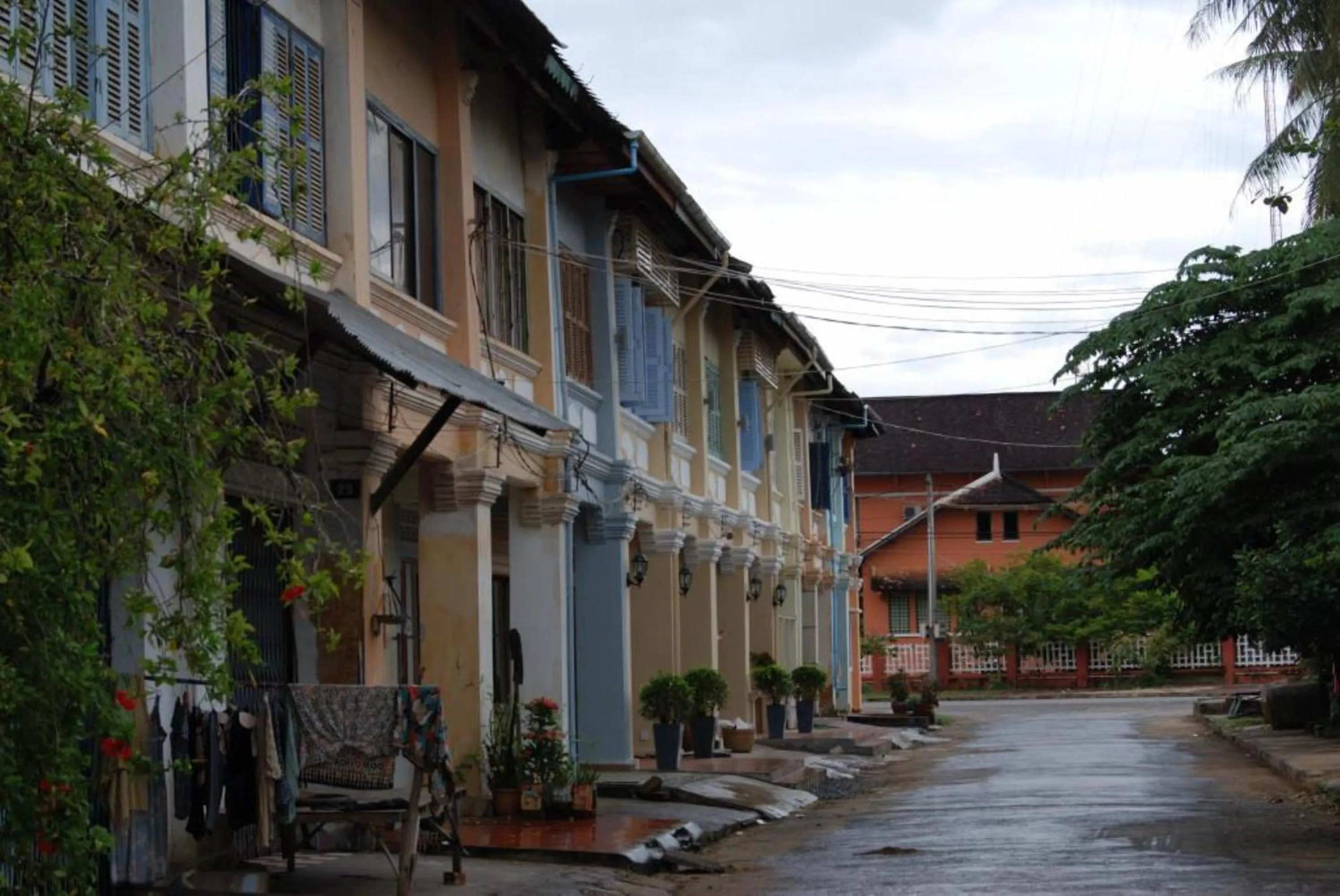 Facade/entrance in The Columns
