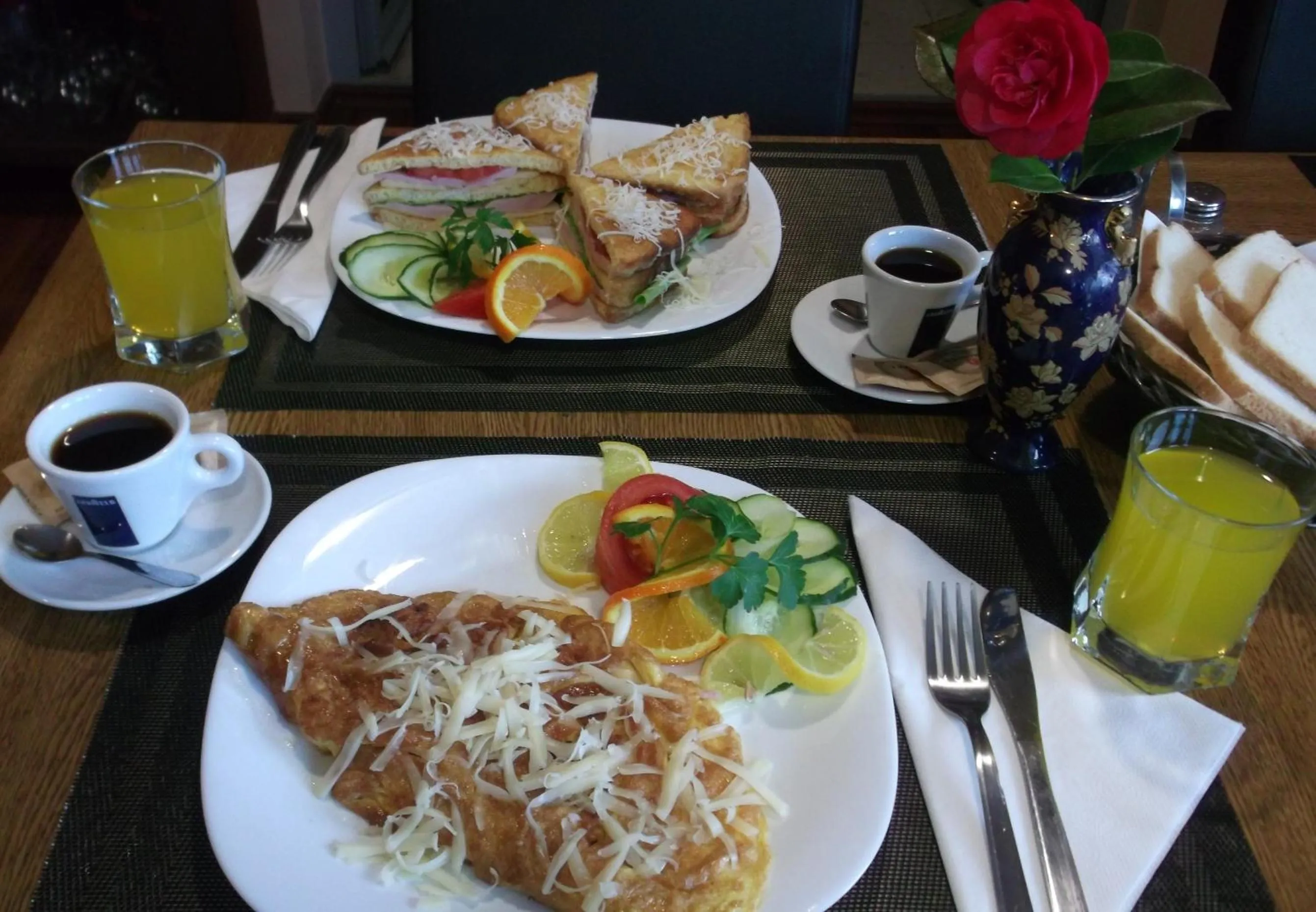 Breakfast in Vila V Lux Apartments