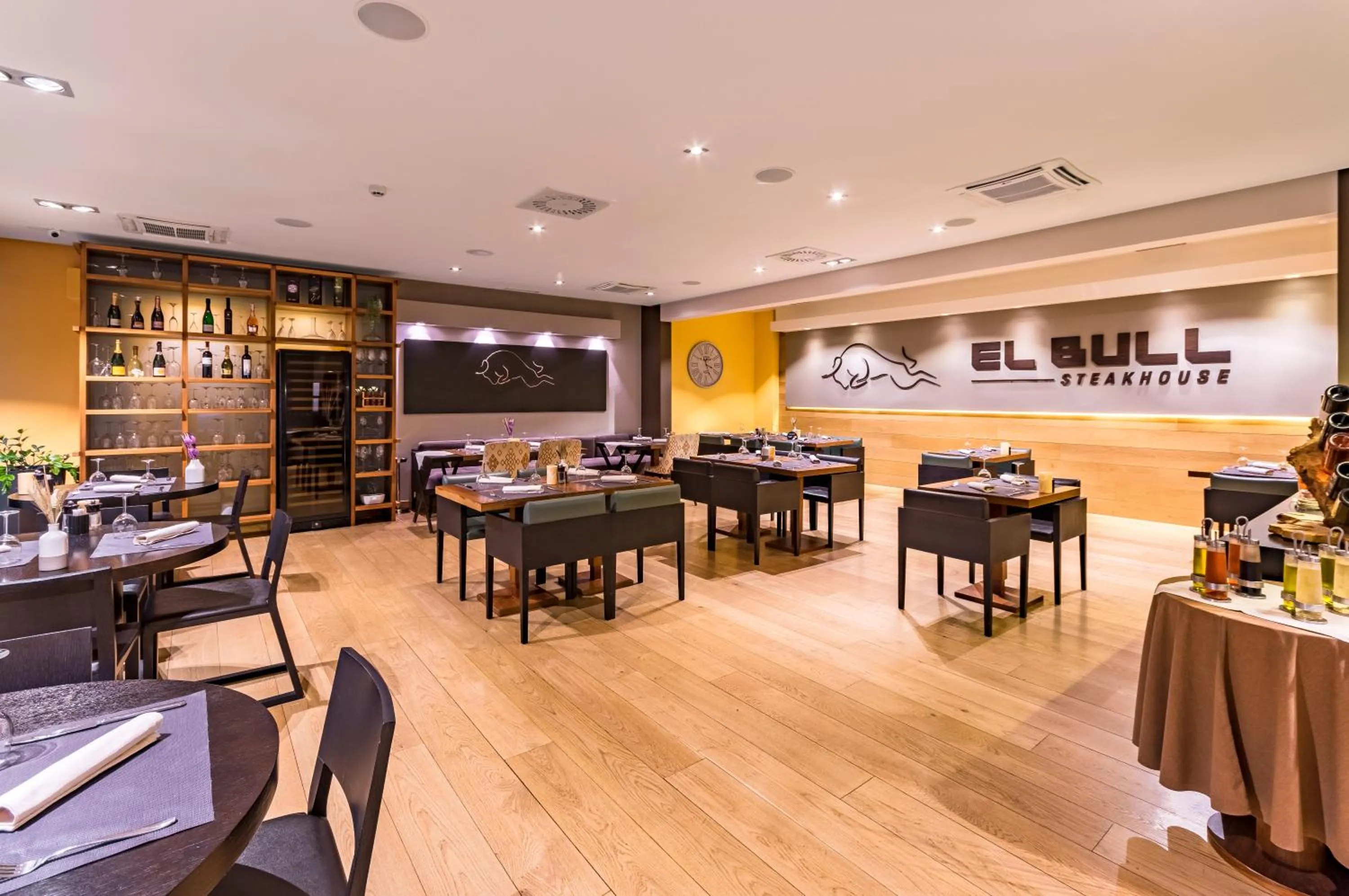 Restaurant/places to eat in Hotel Residence