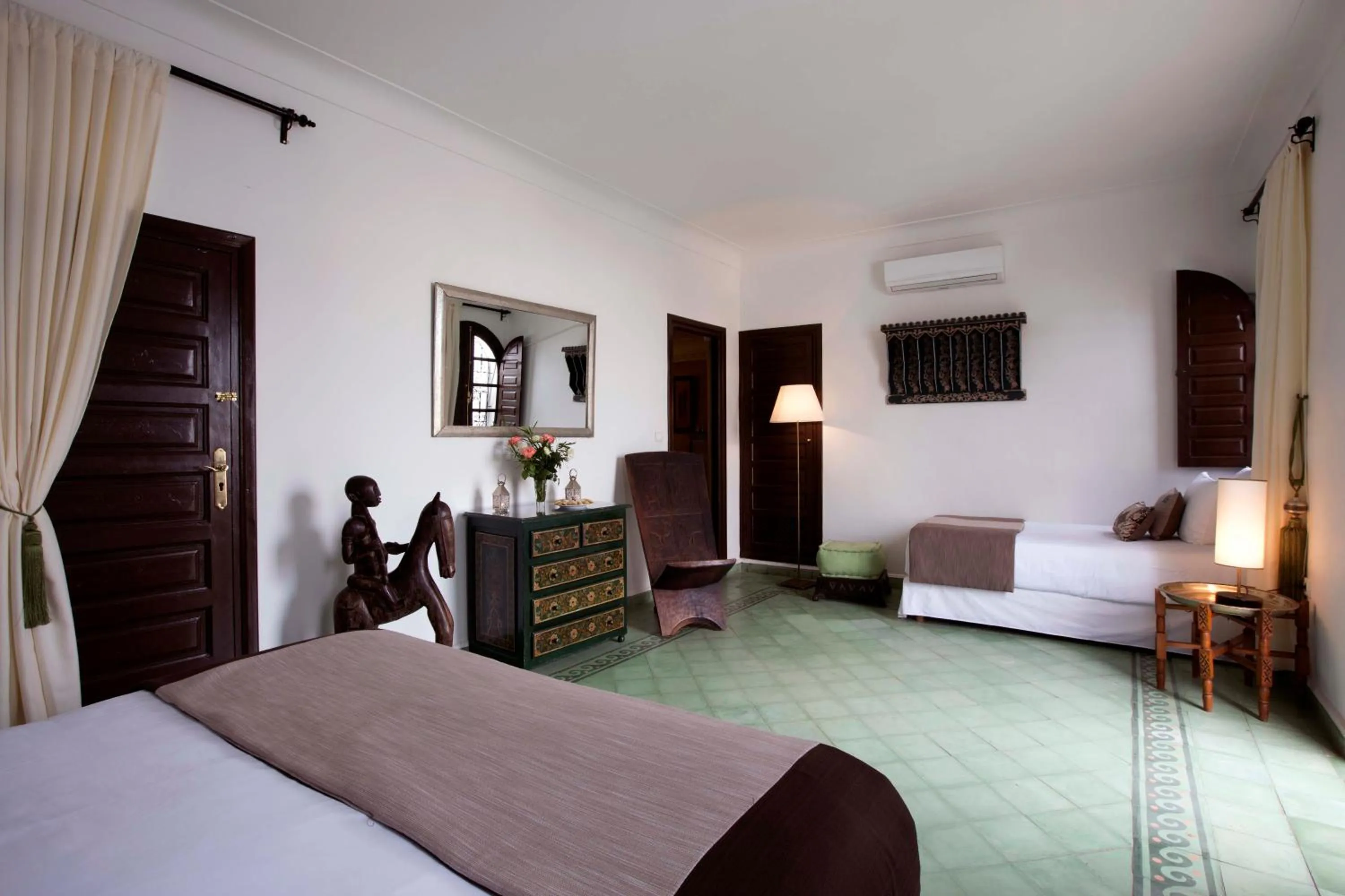 Photo of the whole room, Bed in Riad Dar Alfarah