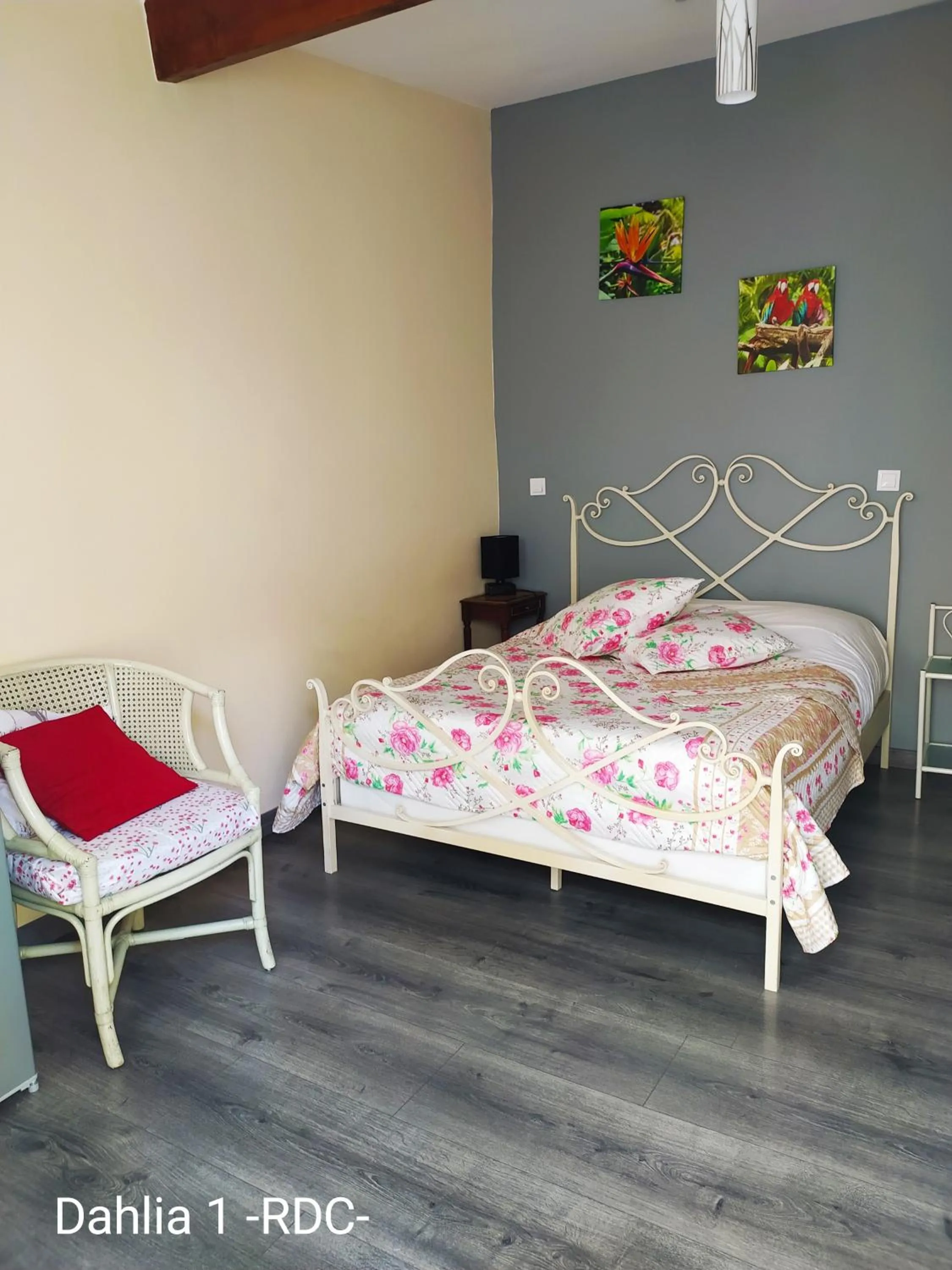 Bed in Les Coquelicots