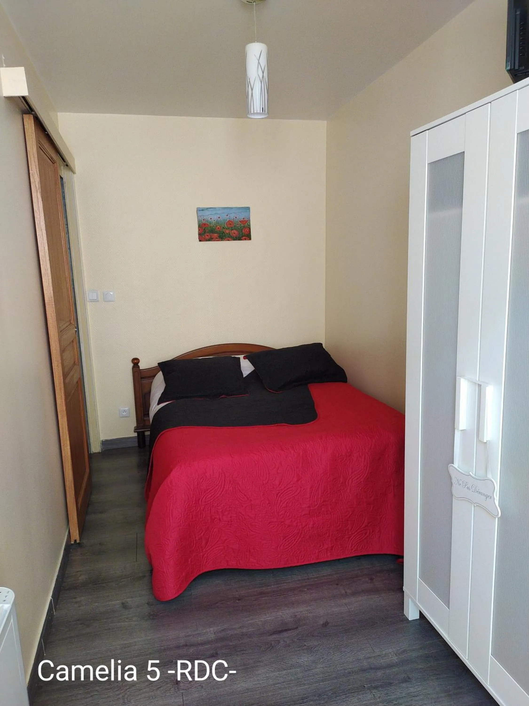 Bed in Les Coquelicots