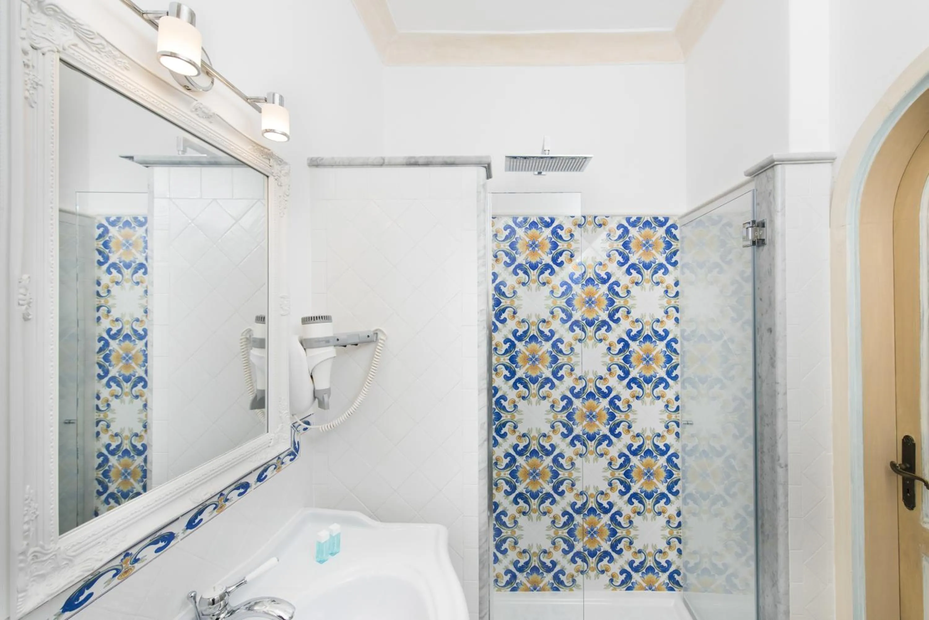 Shower in Villa Flavio Gioia