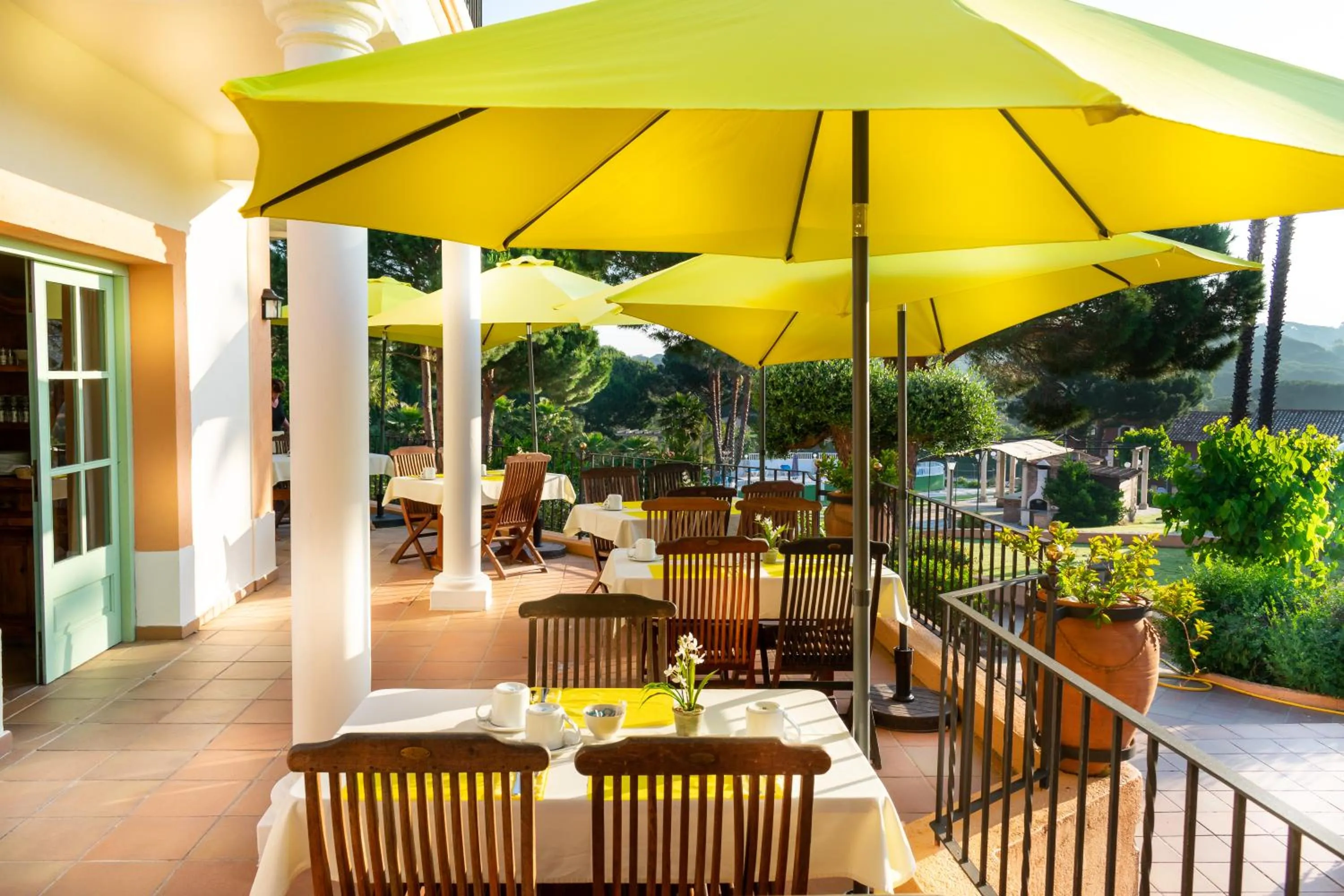 Restaurant/places to eat in Hotel La Romarine