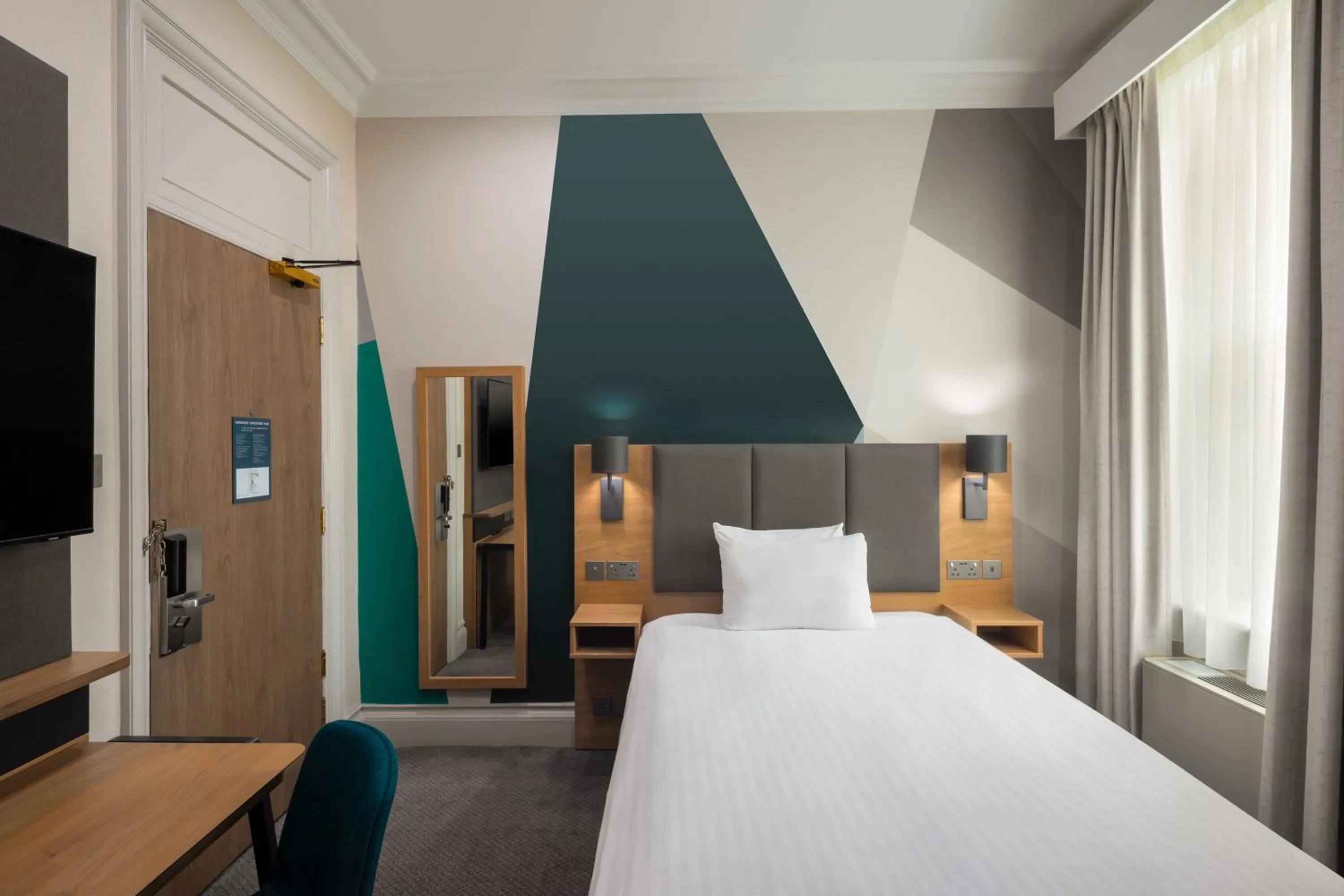Bed in Holiday Inn Farnborough by IHG