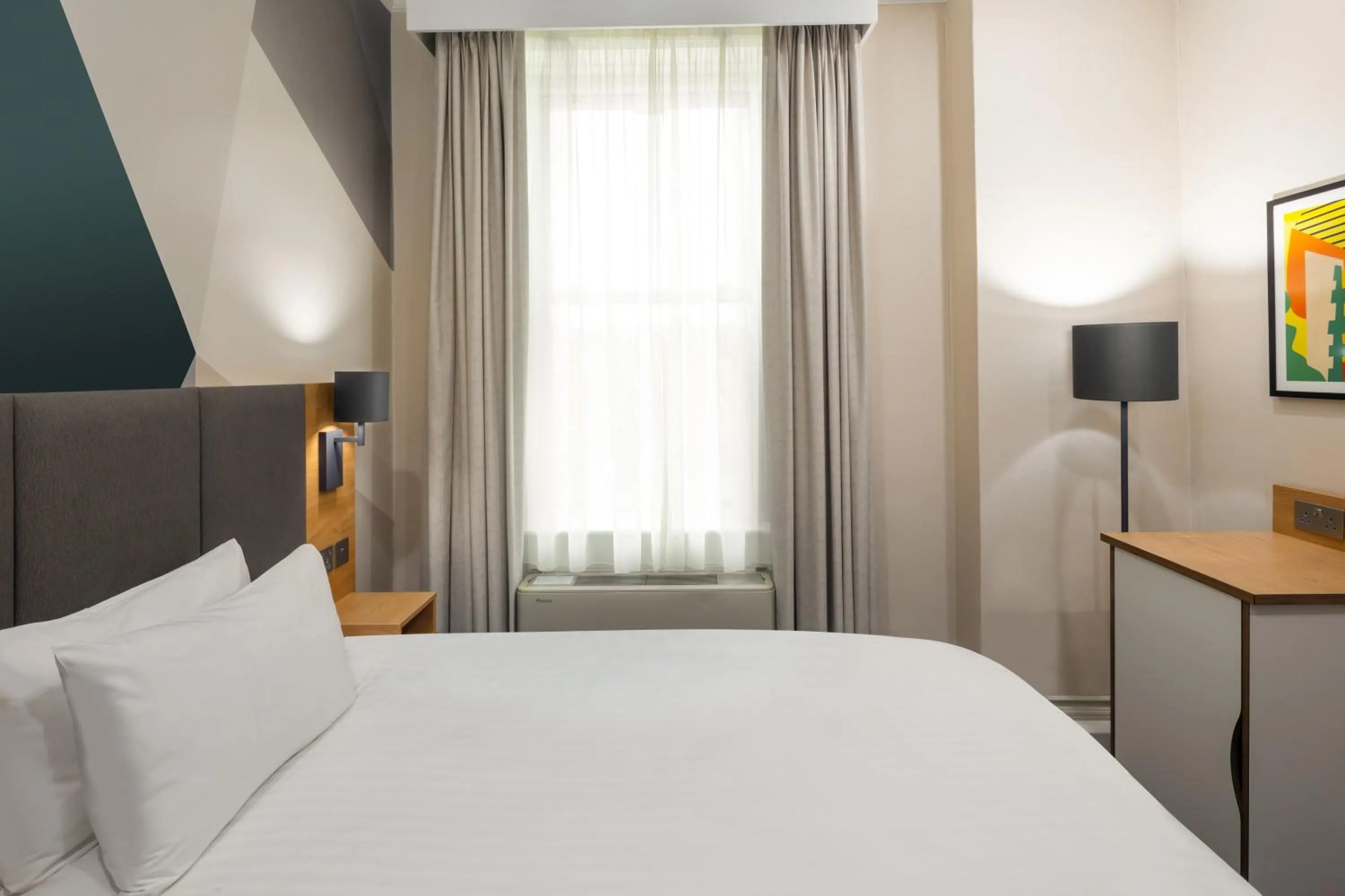 Bed in Holiday Inn Farnborough by IHG