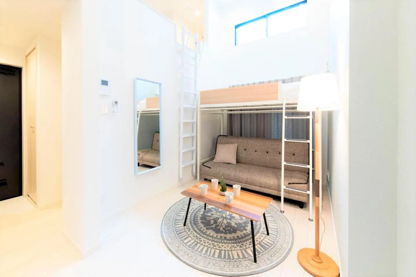 Living room, Bed in TRIP POD TAKASAGO A