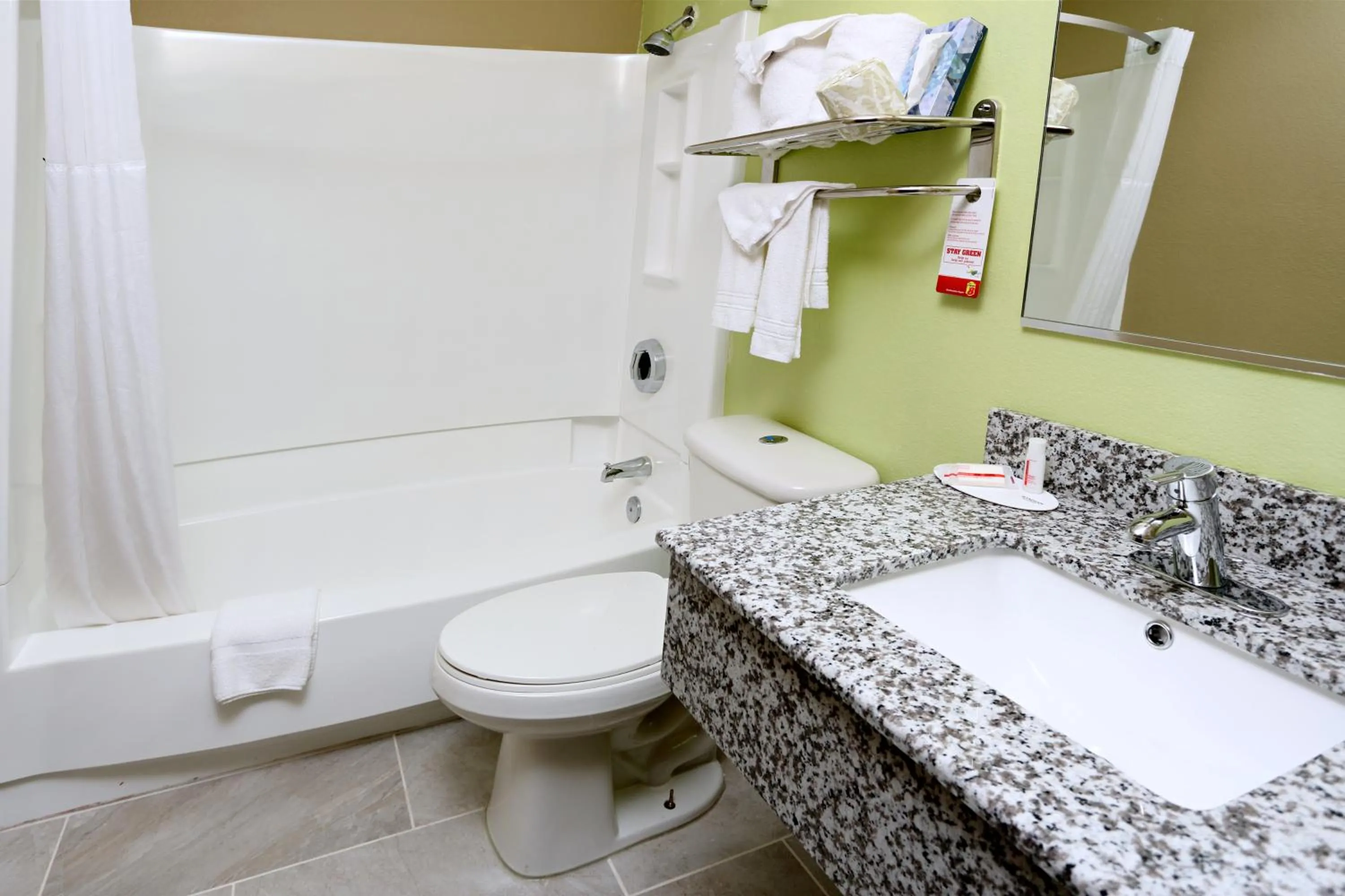 Bathroom in Economy 7 Inn Chesapeake - Portsmouth