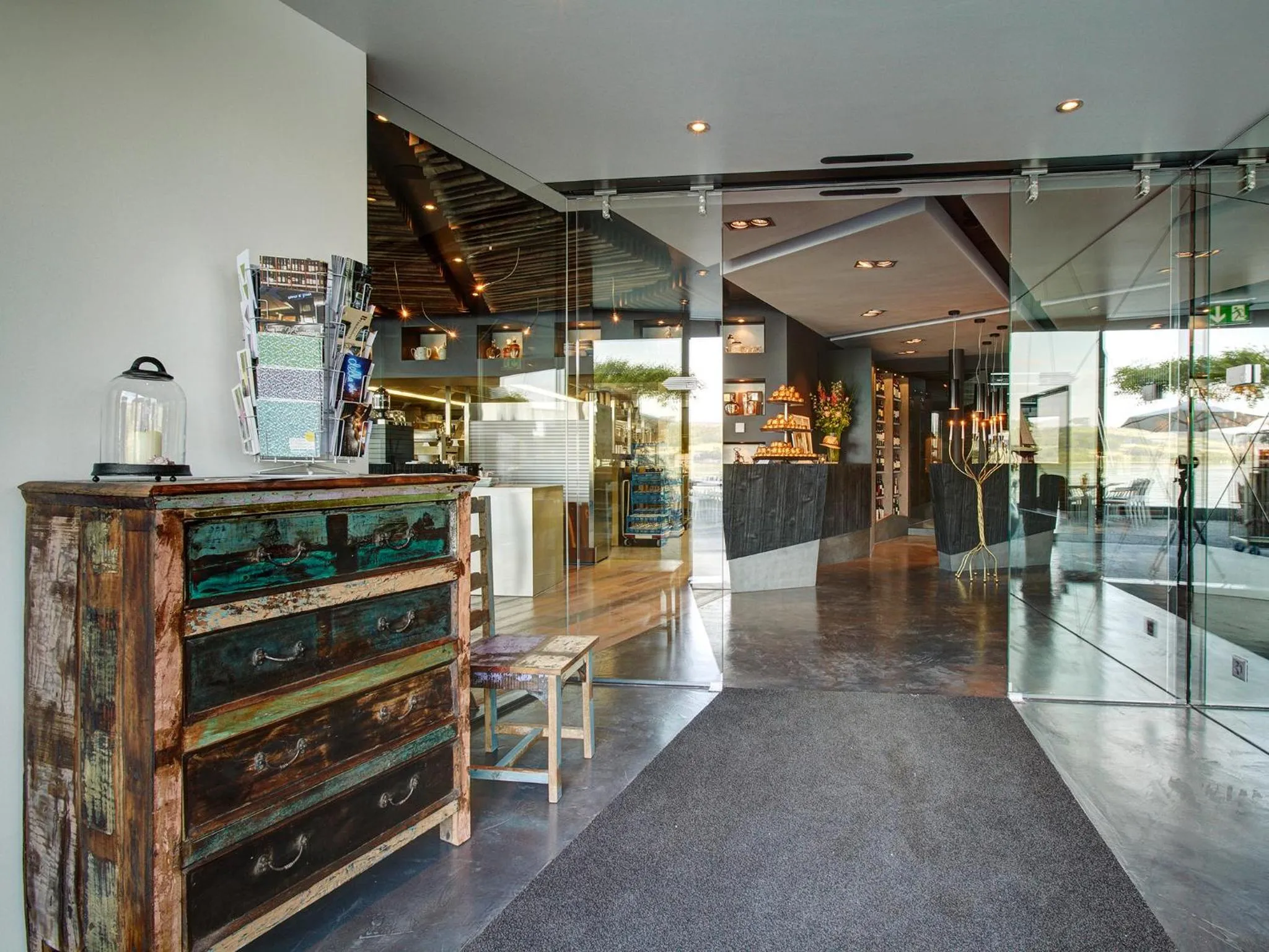 Facade/entrance in Hotel-Restaurant-Schifflände