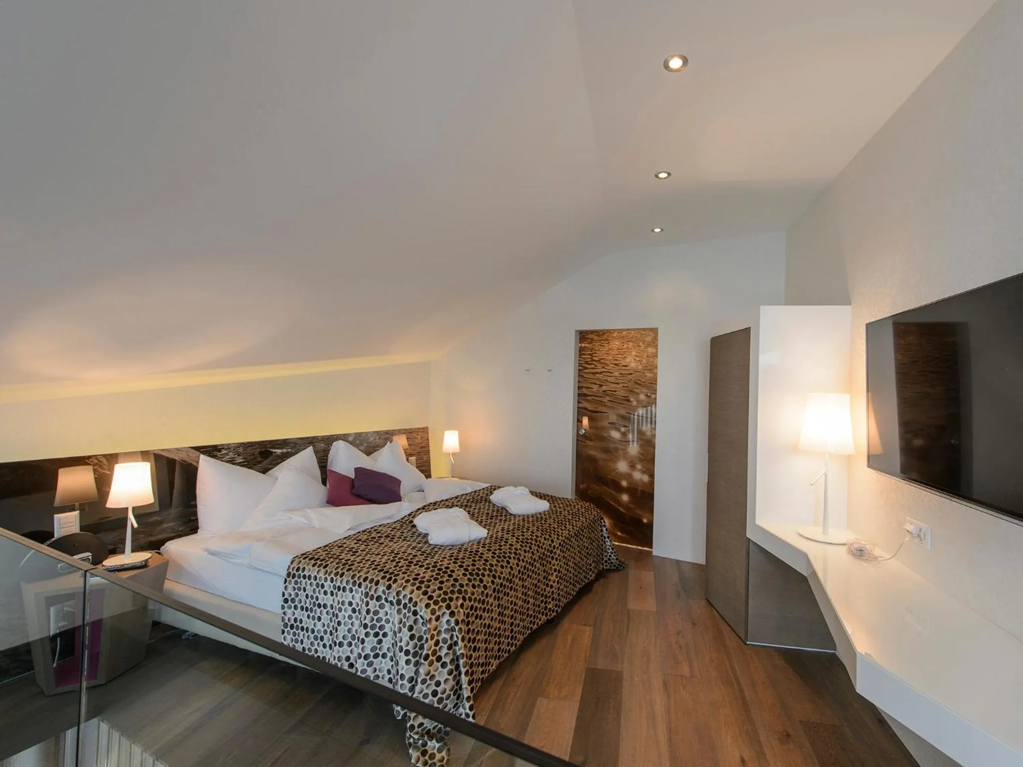 Bedroom, Bed in Hotel-Restaurant-Schifflände