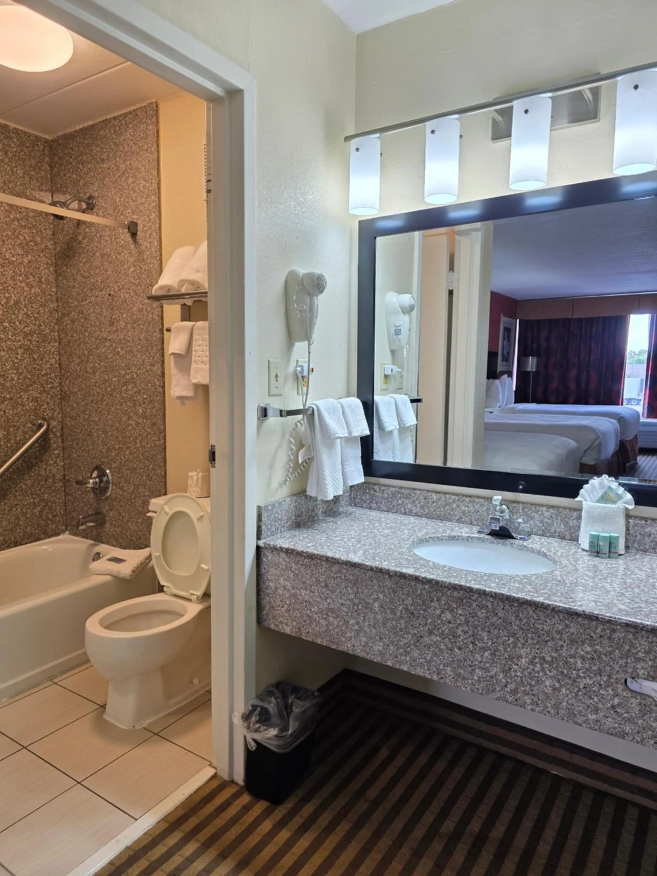 Bathroom in Chattanooga Heritage Inn