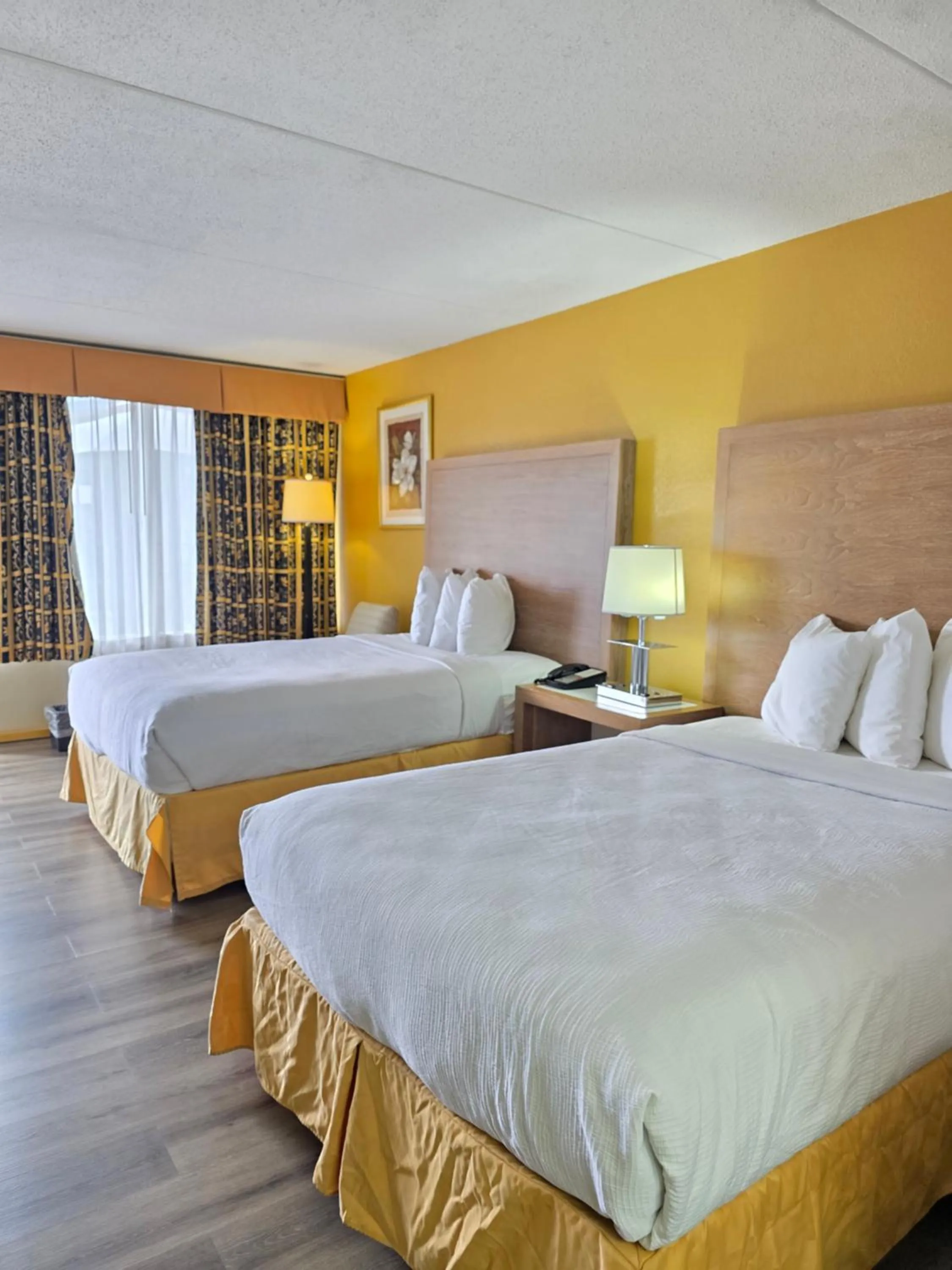 Bed in Chattanooga Heritage Inn