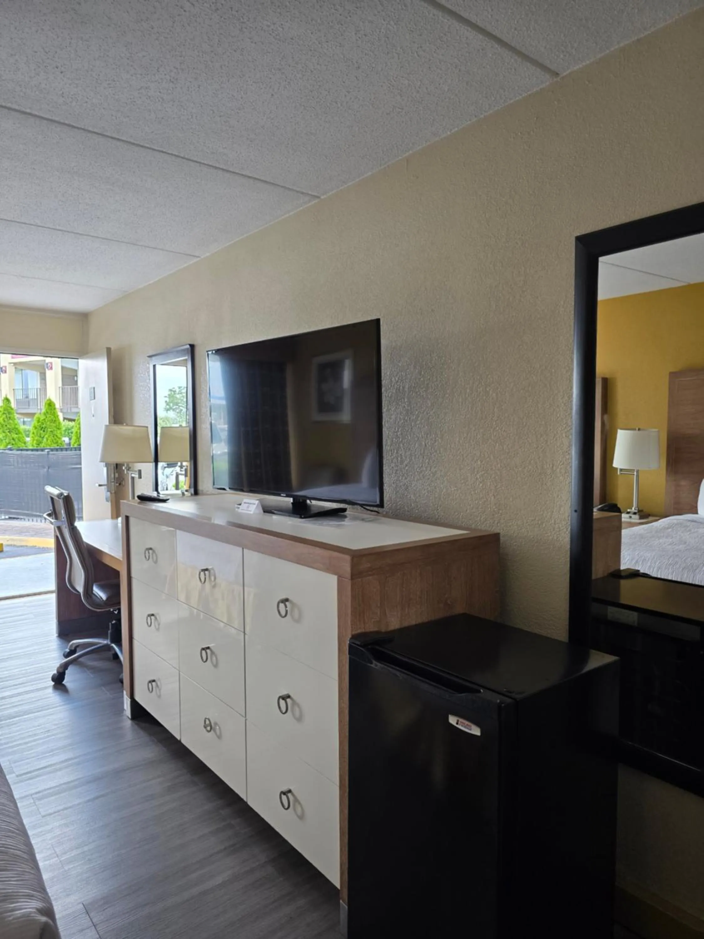 TV and multimedia, Bed in Chattanooga Heritage Inn