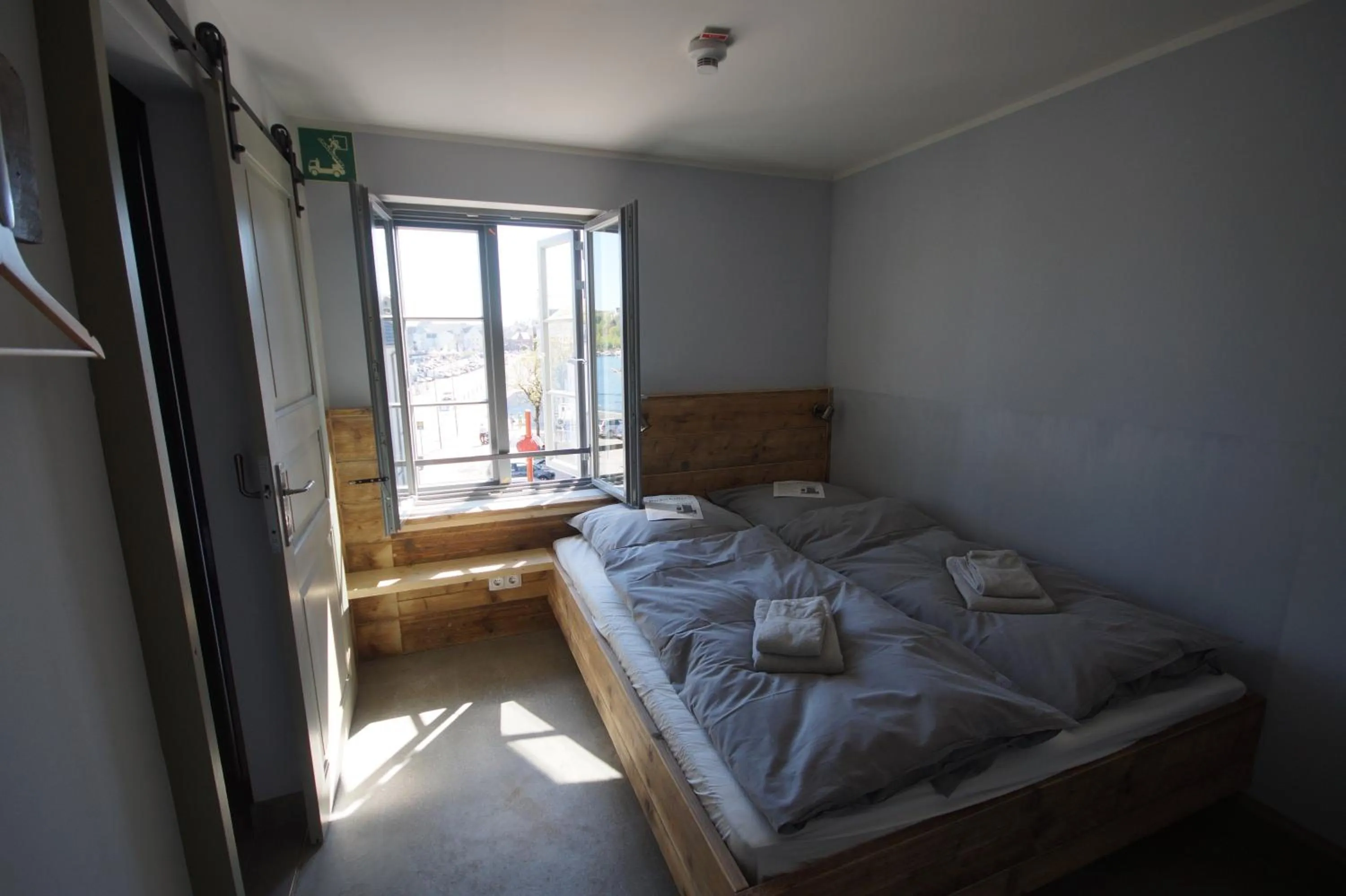 Photo of the whole room, Bed in Seemannsheim Hostel Flensburg