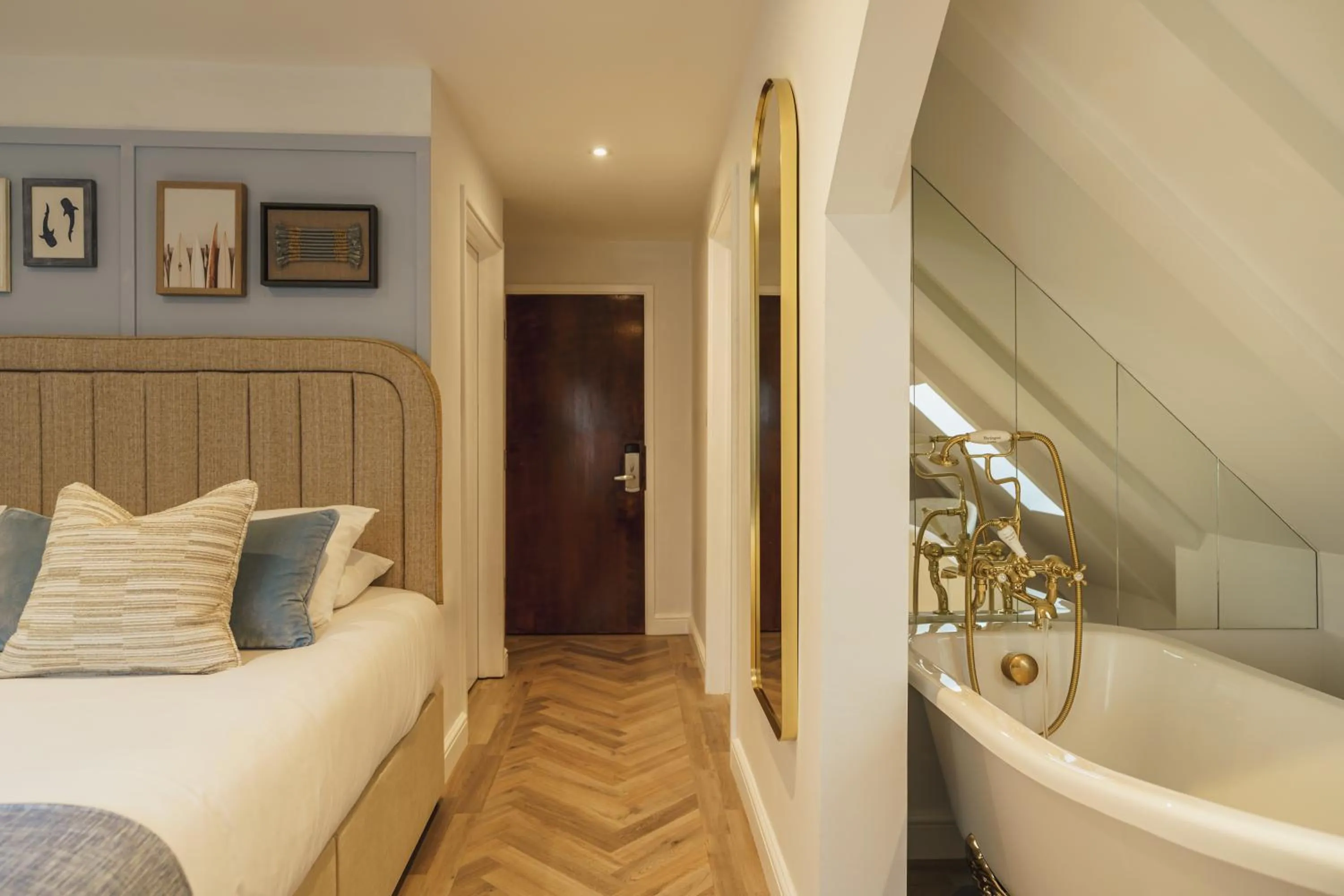 Bedroom, Bed in The Old Quay House Hotel