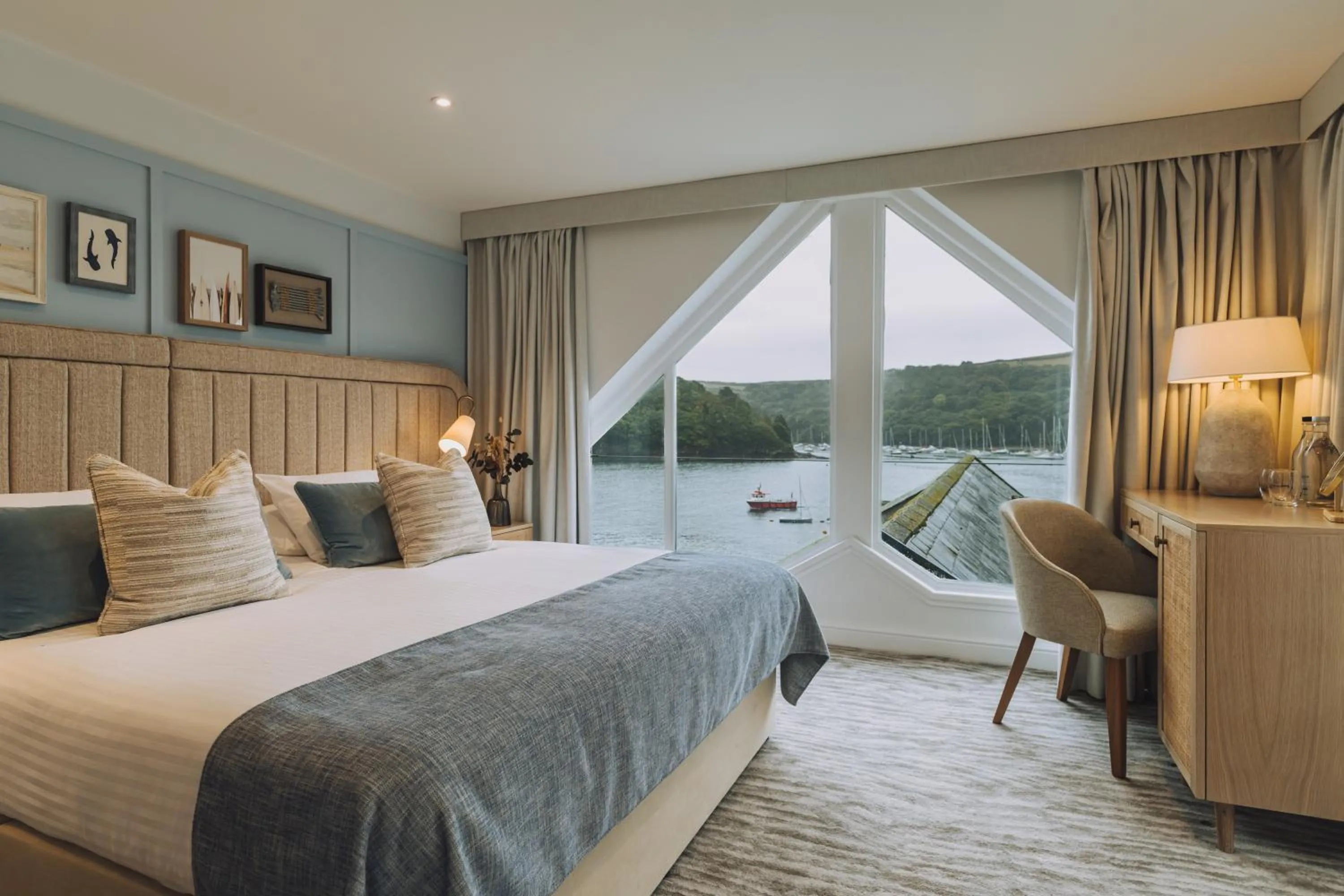 Bedroom, Bed in The Old Quay House Hotel