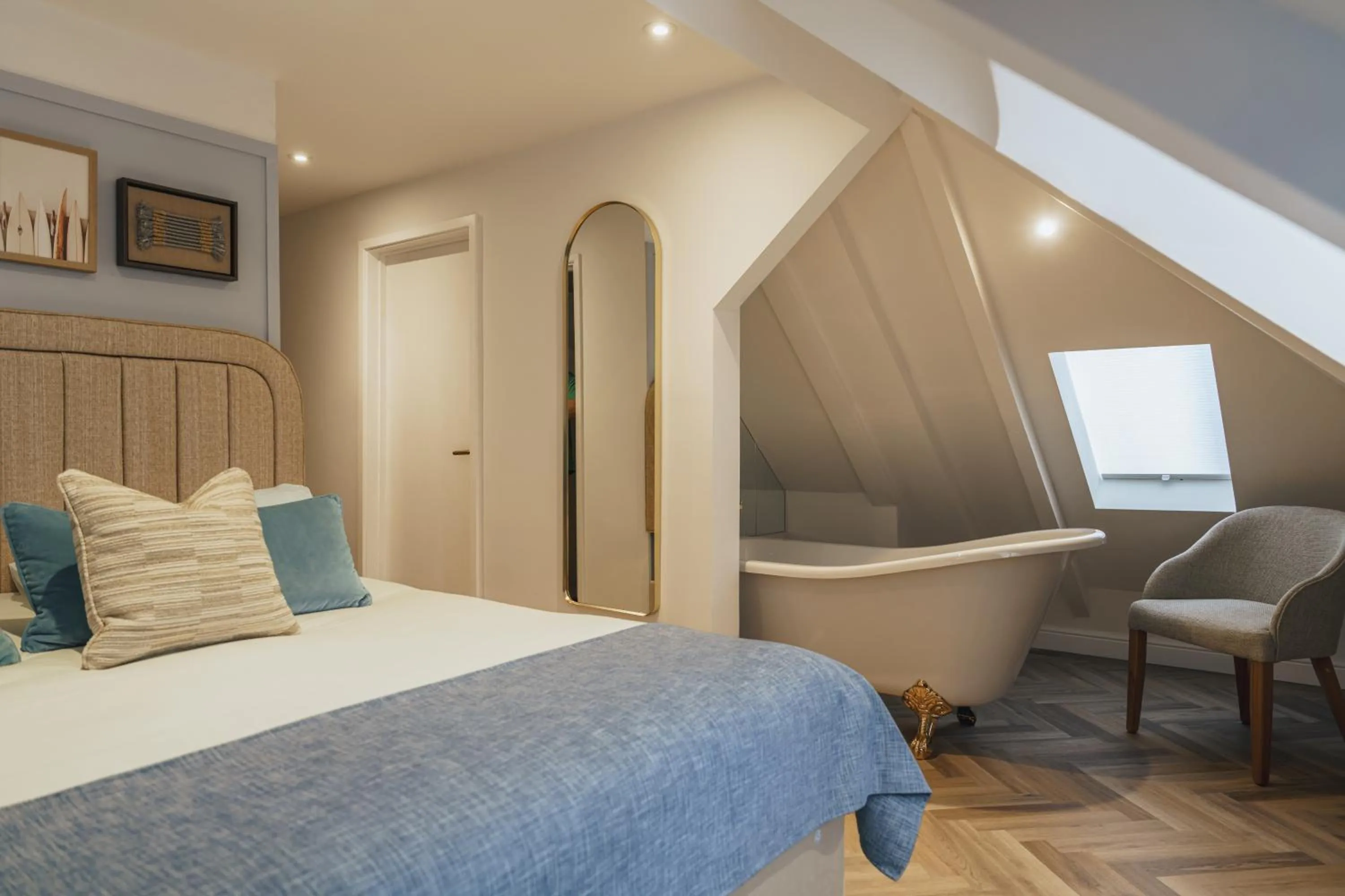 Bedroom, Bed in The Old Quay House Hotel