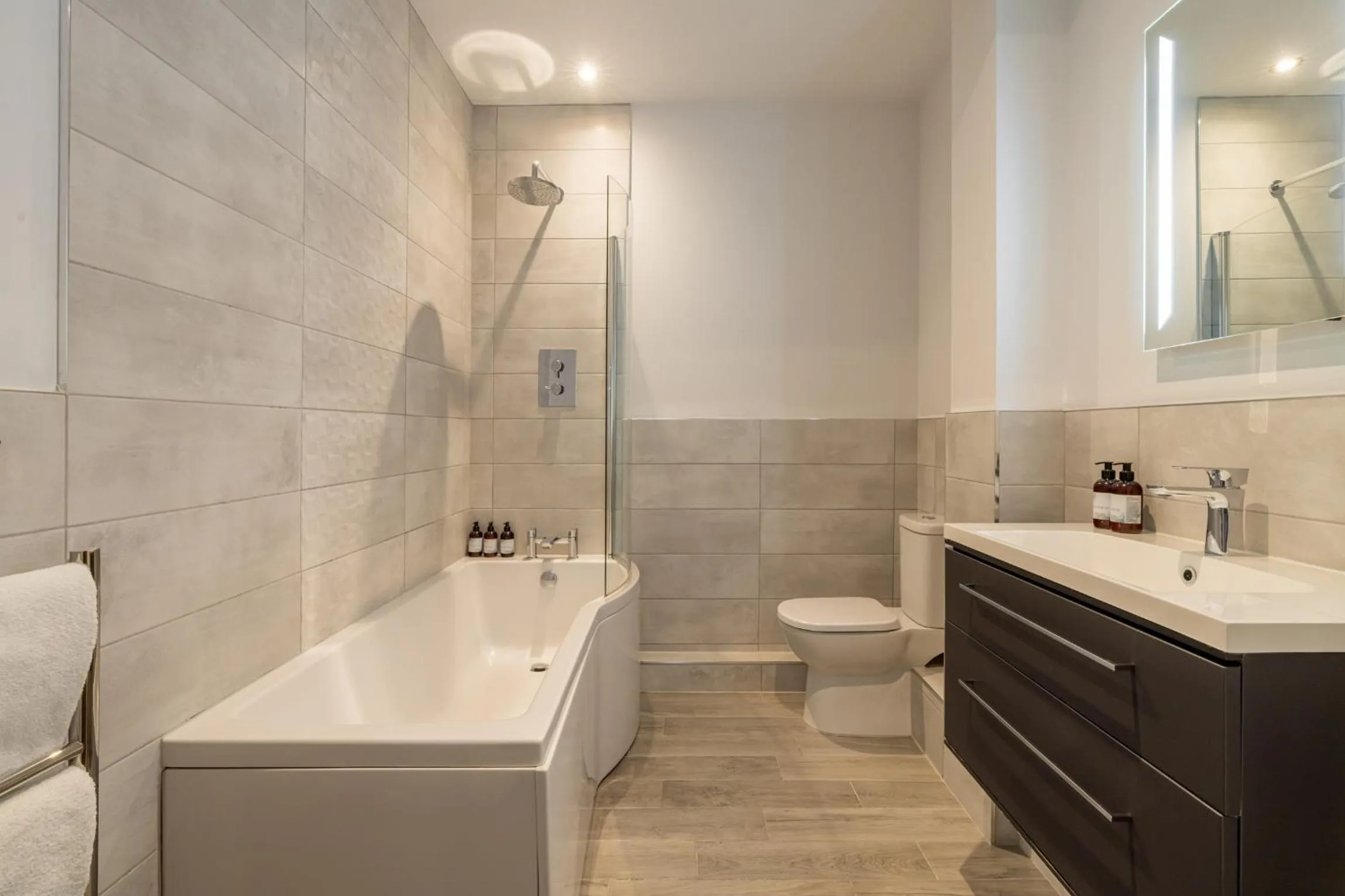 Shower in The Old Quay House Hotel