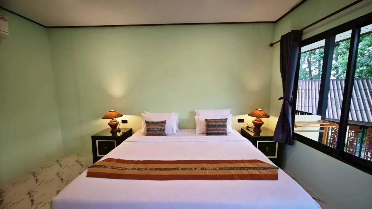 Bed in Dong Talay Lipe Beach Resort