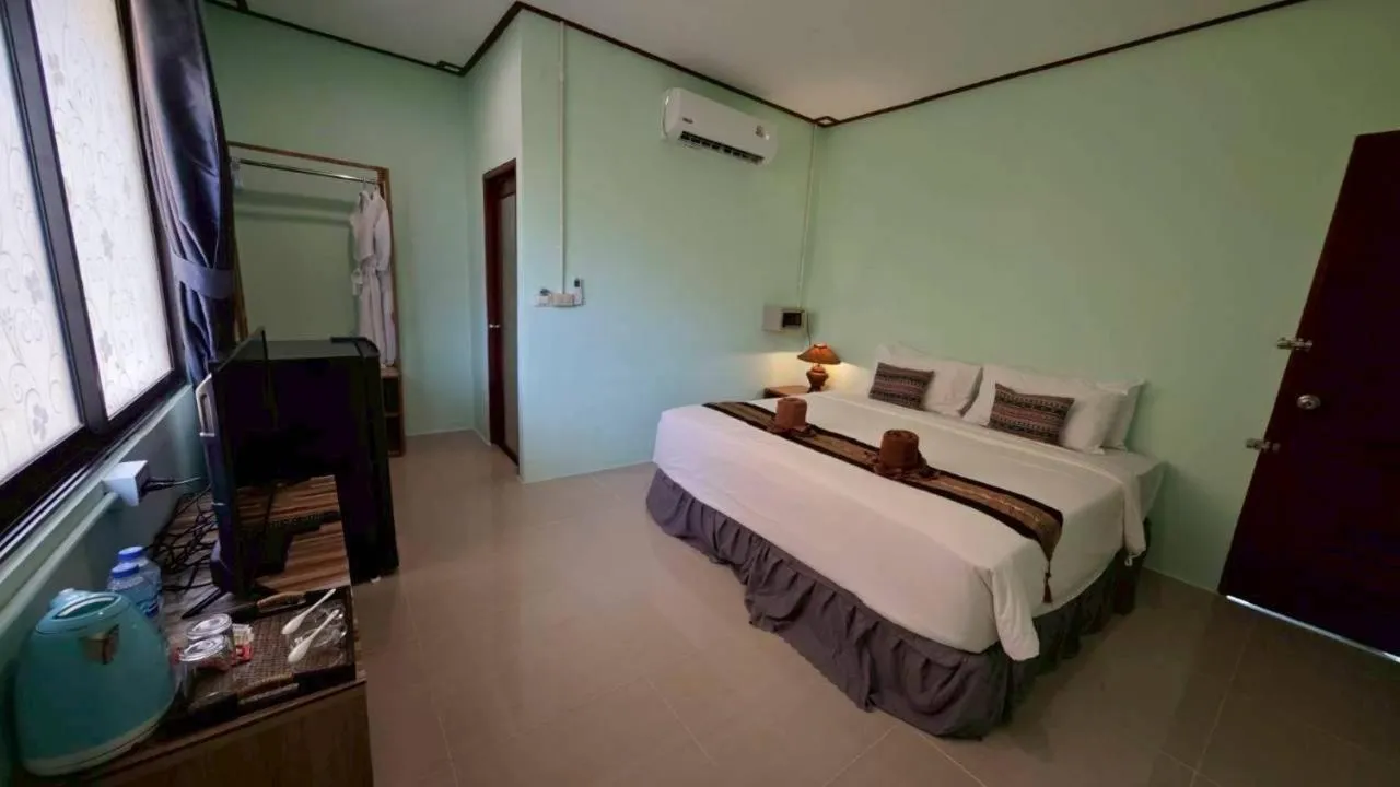 Bed in Dong Talay Lipe Beach Resort