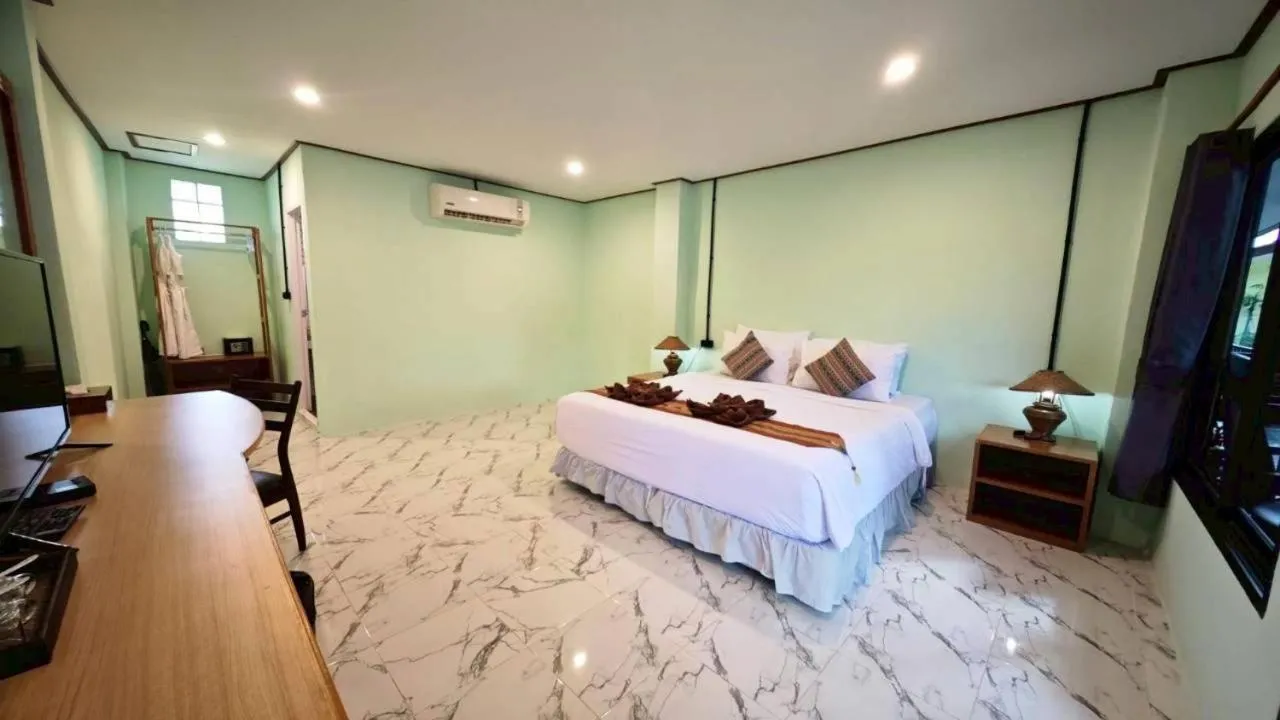 Bed in Dong Talay Lipe Beach Resort