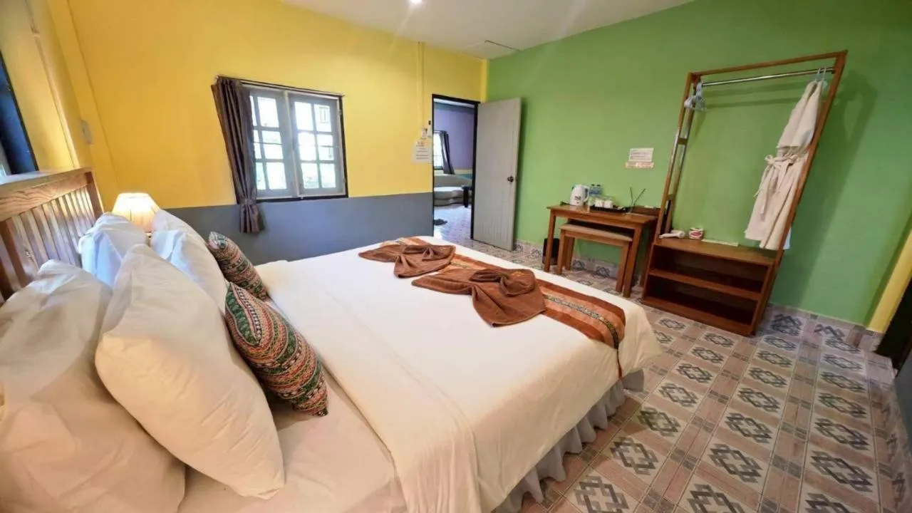 Bed in Dong Talay Lipe Beach Resort